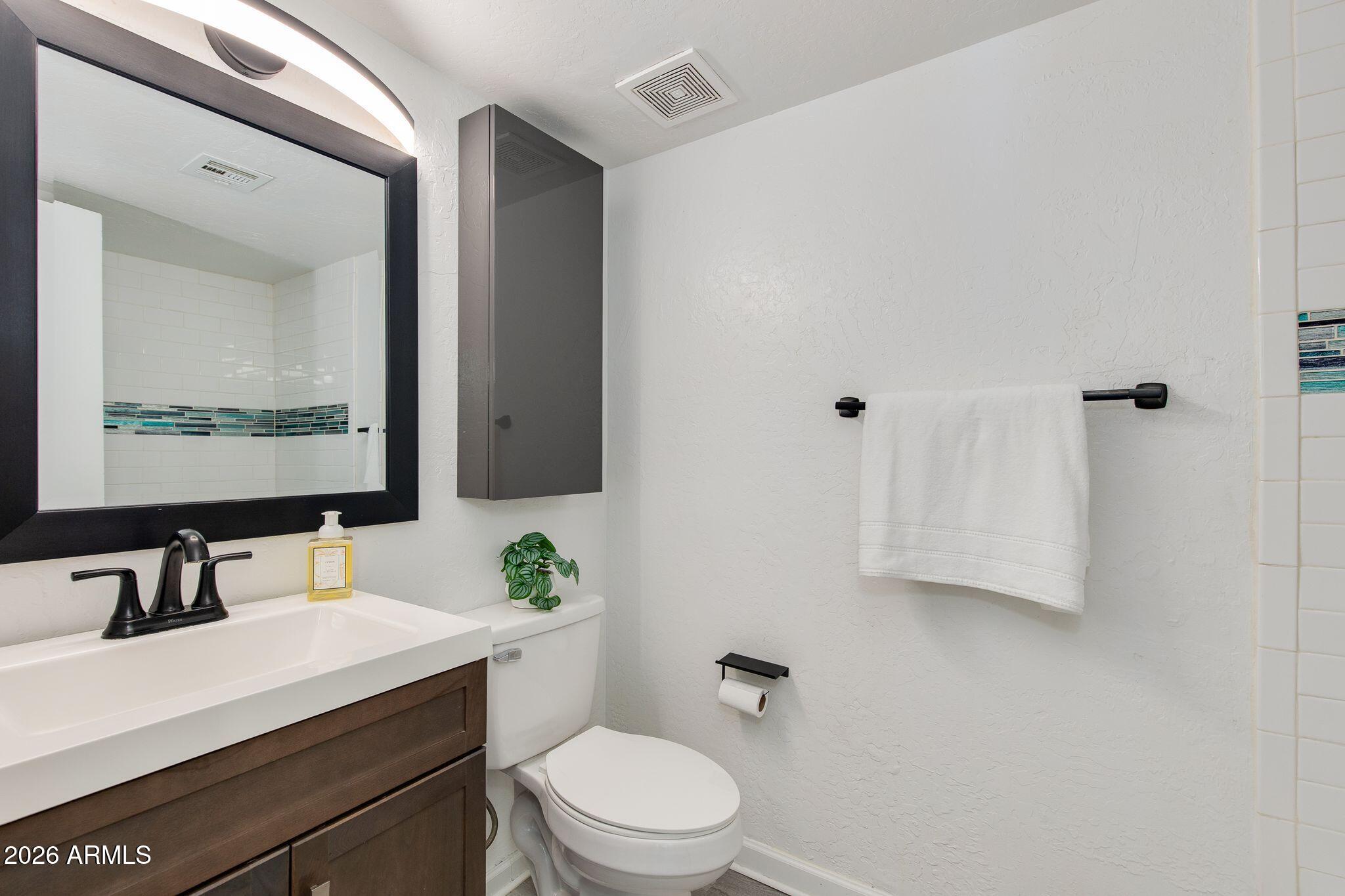 5146 E OAK Street 102