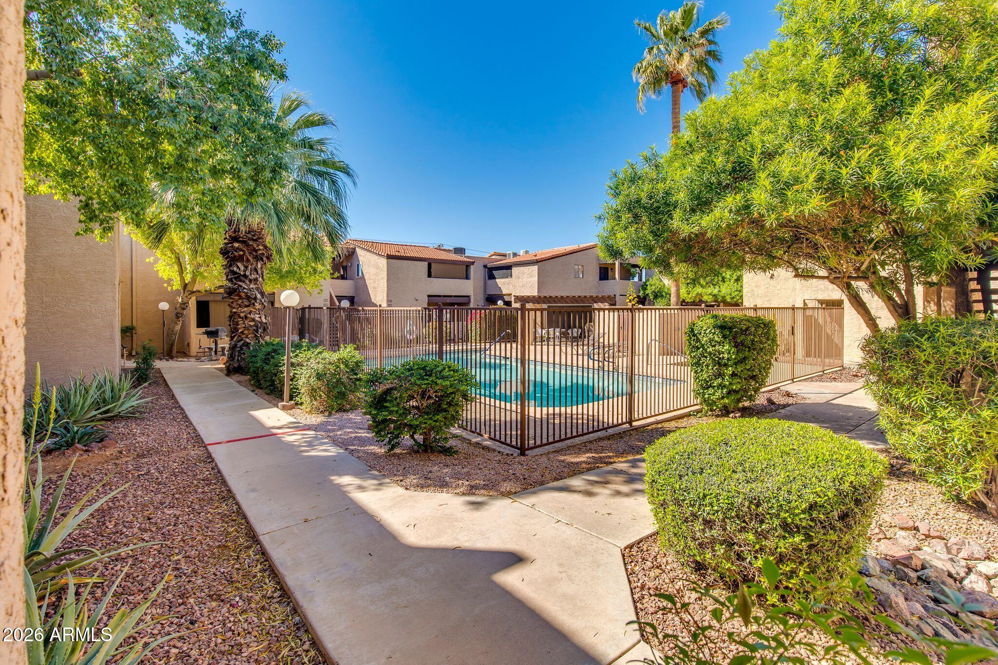 5146 E OAK Street 102