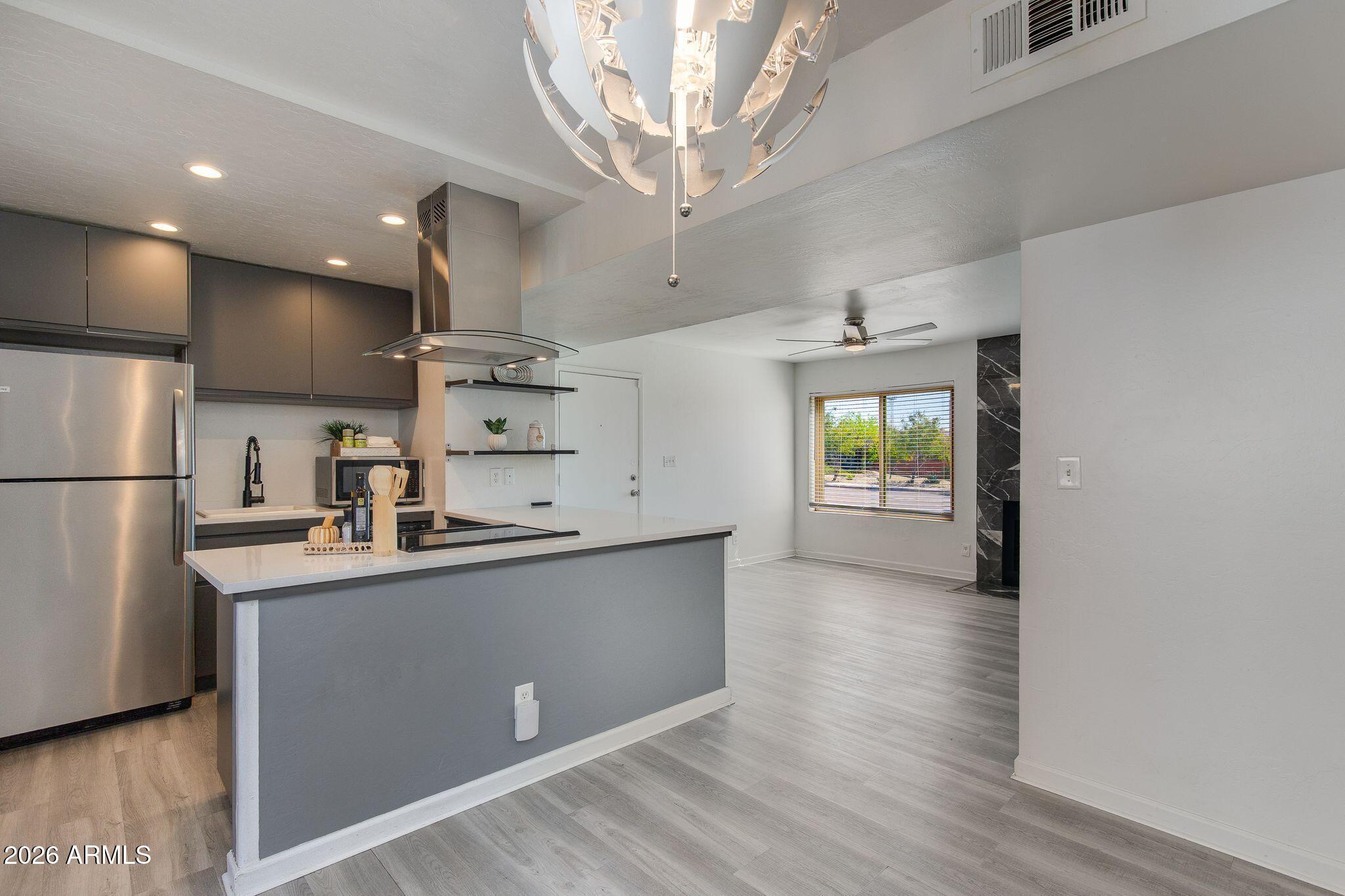 5146 E OAK Street 102