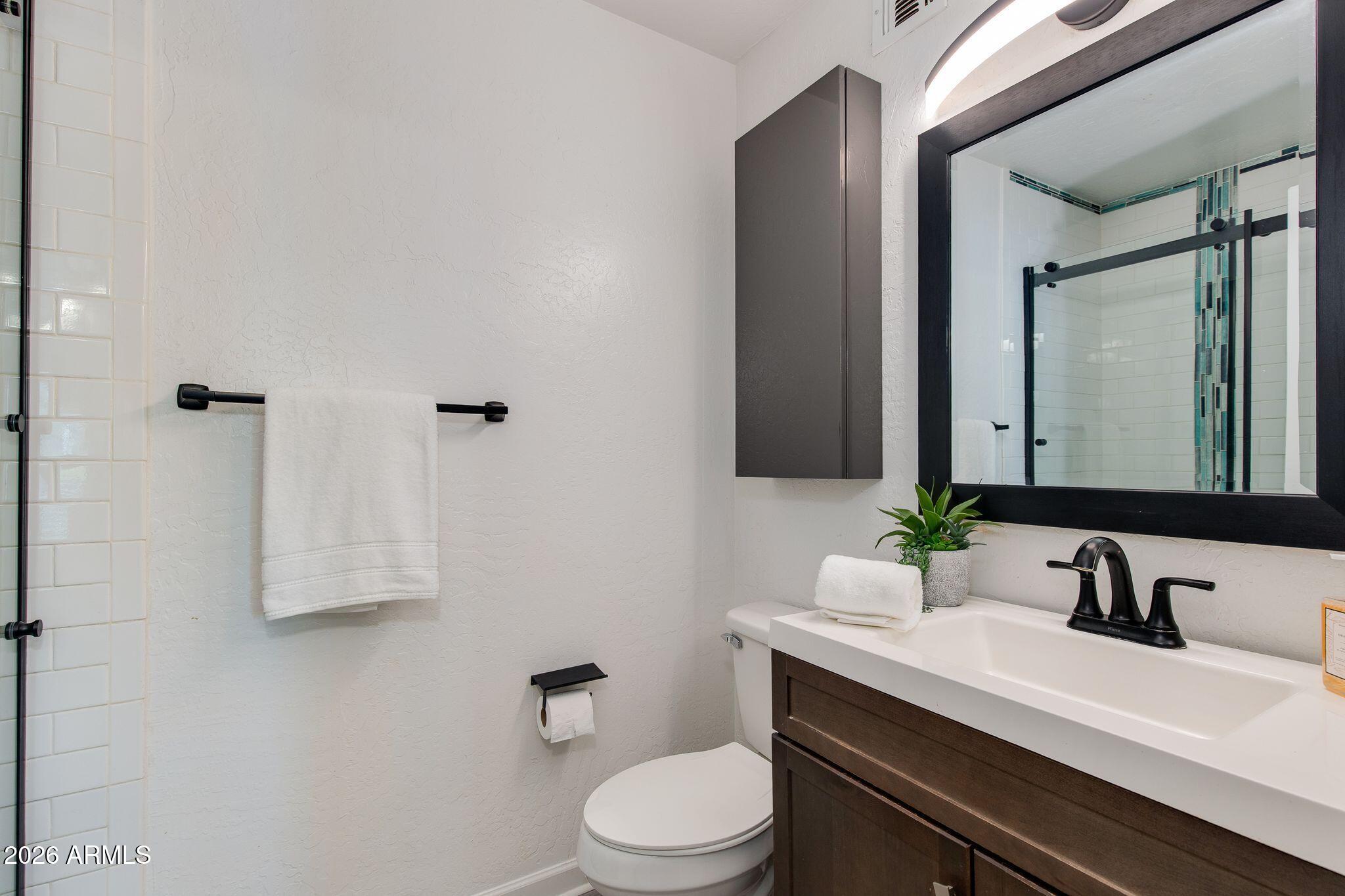 5146 E OAK Street 102