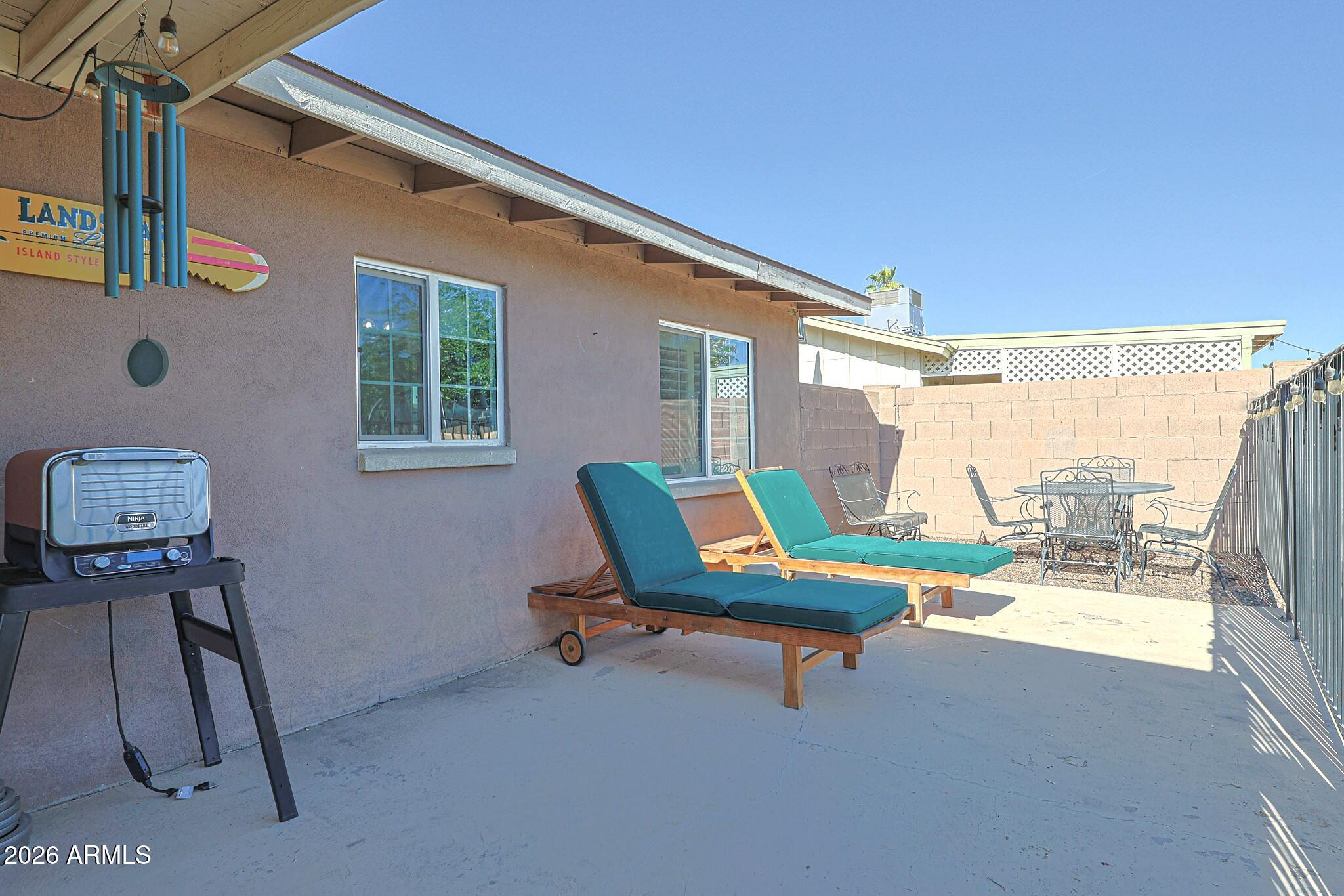 2327 W SUNNYSIDE Avenue