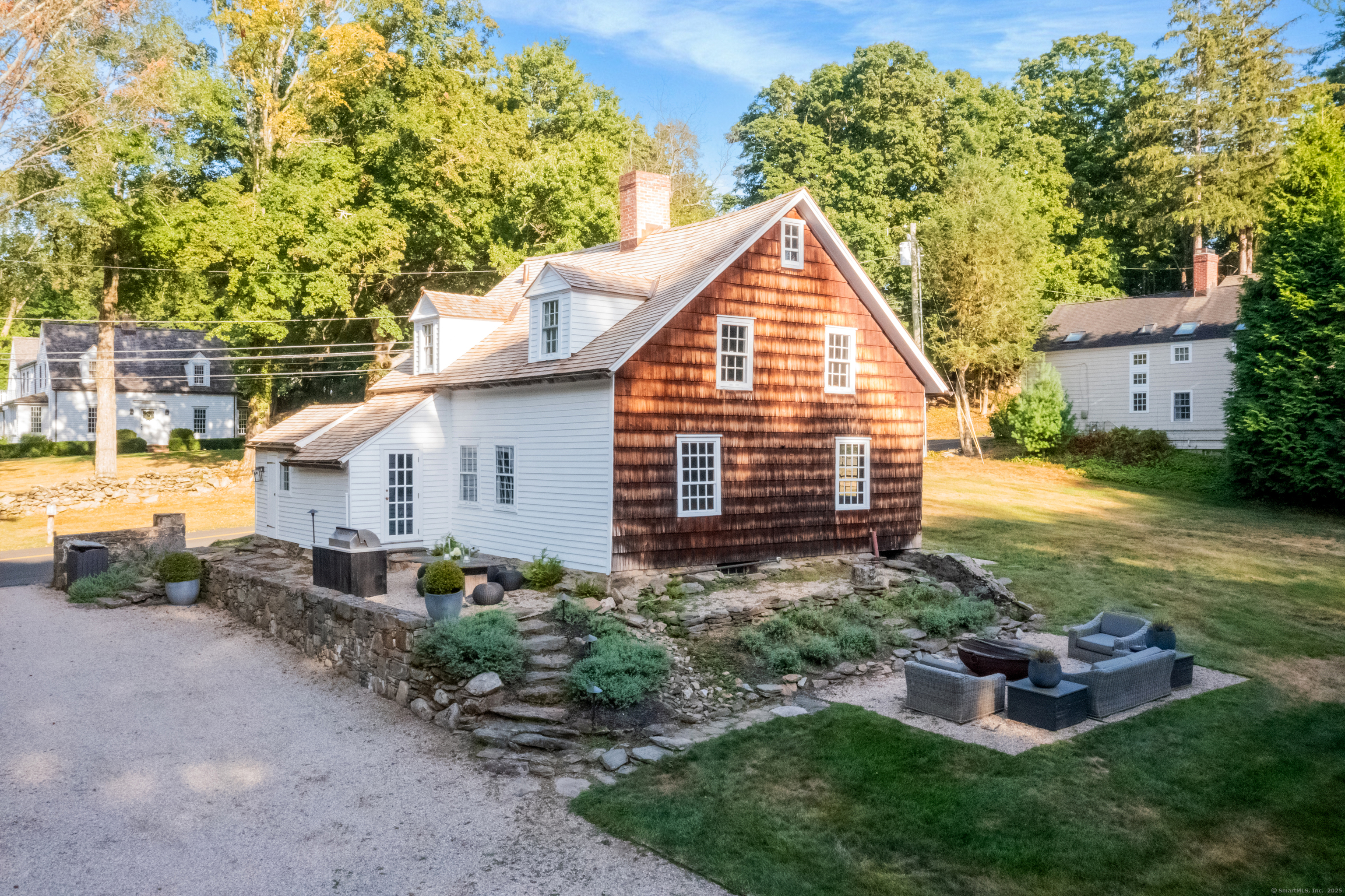 1135 Mill Hill Road