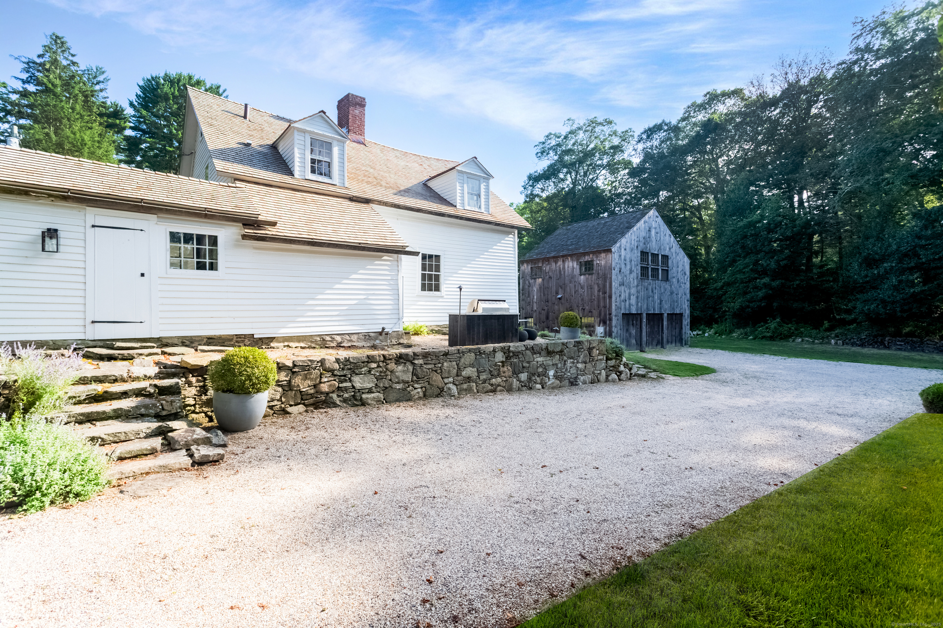 1135 Mill Hill Road
