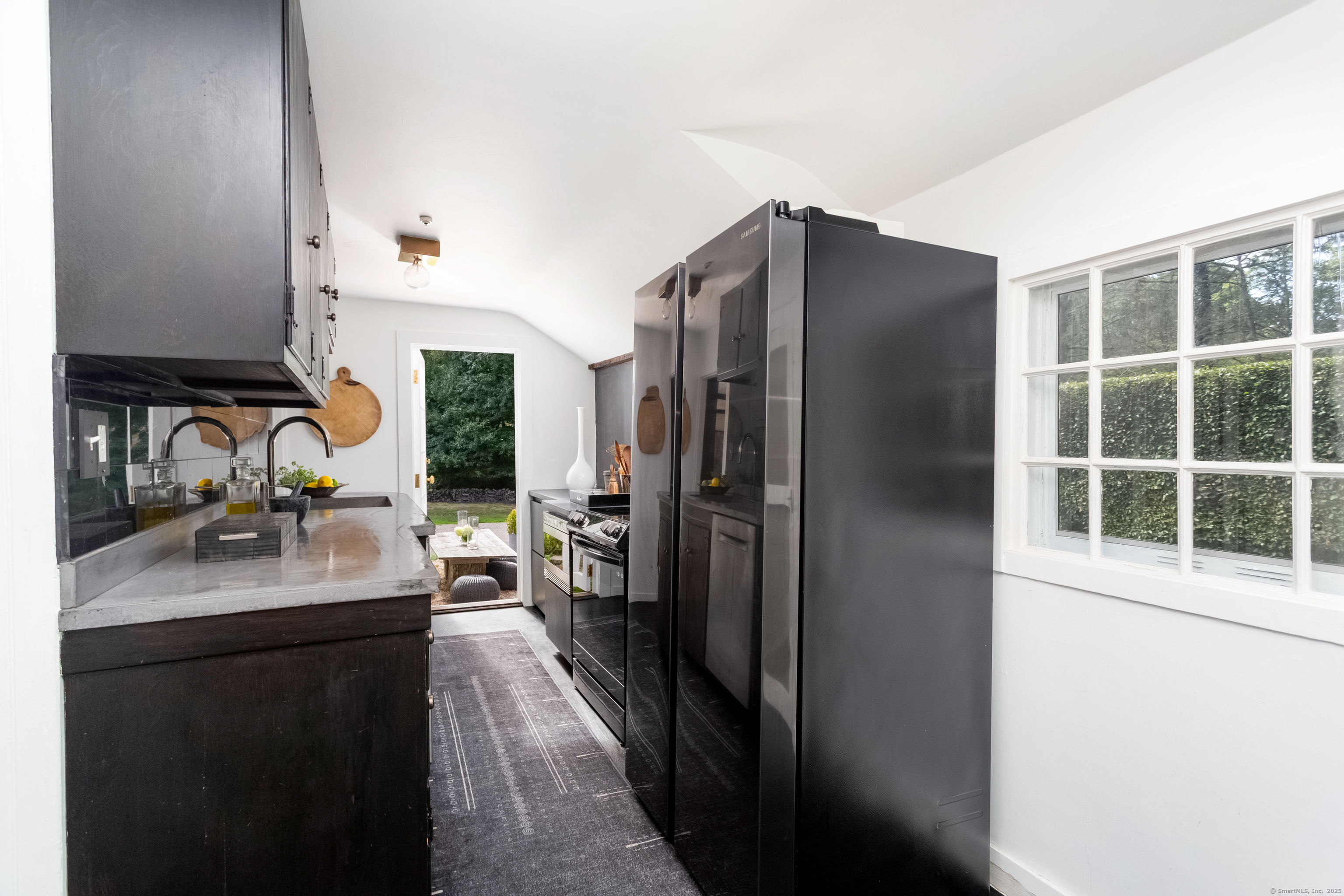 1135 Mill Hill Road