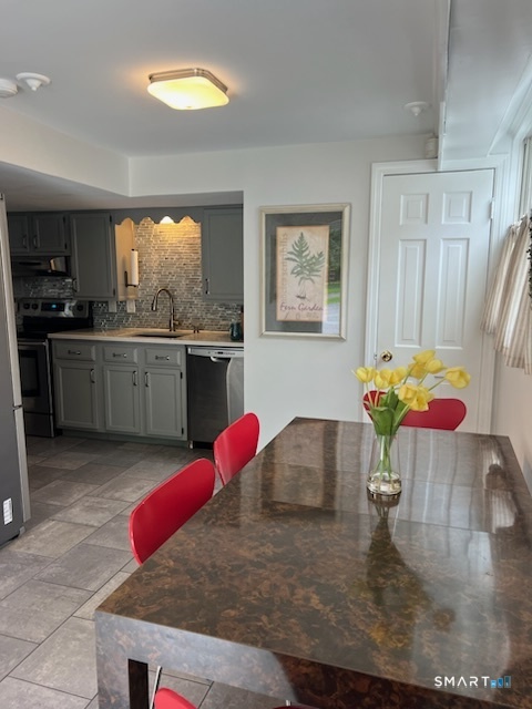 437 Hulls Farm ~Carriage House~ Road