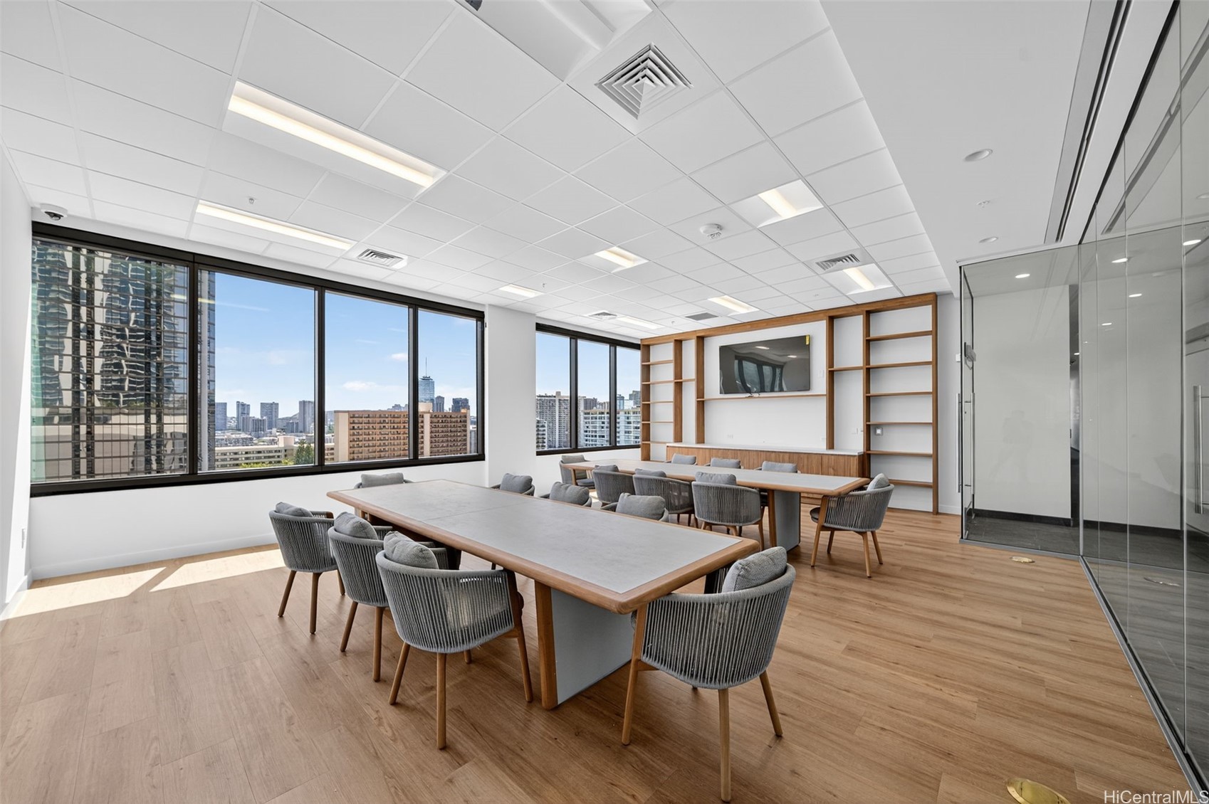 1515 Liona Street 1800