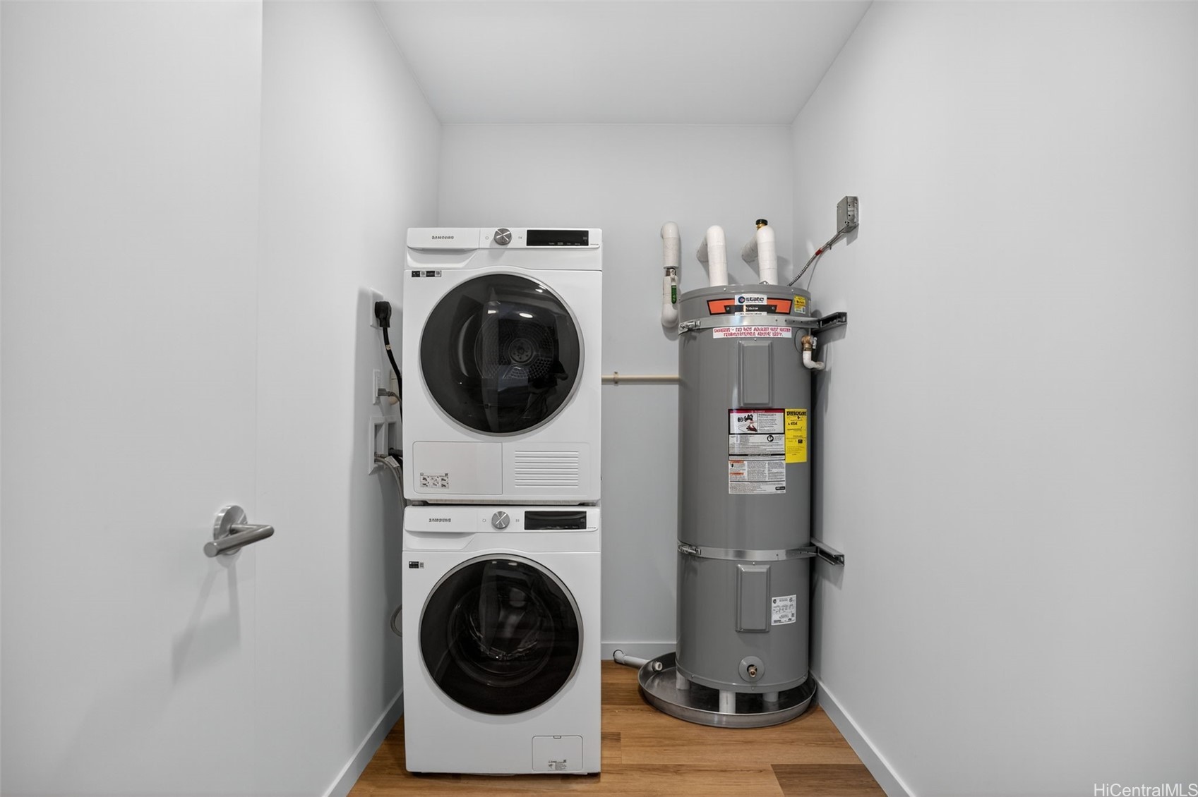 1515 Liona Street 1800