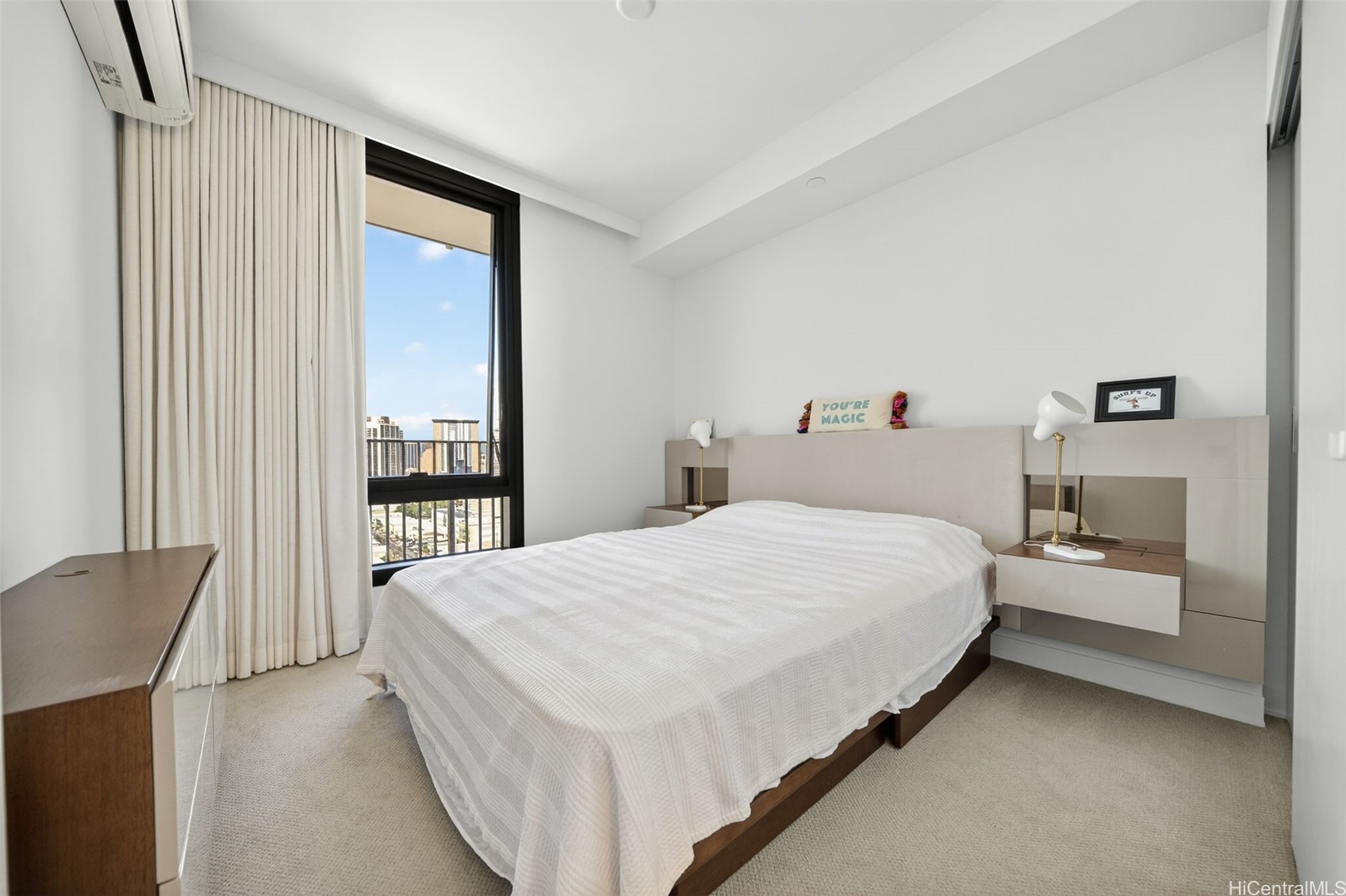 987 Queen Street 2303