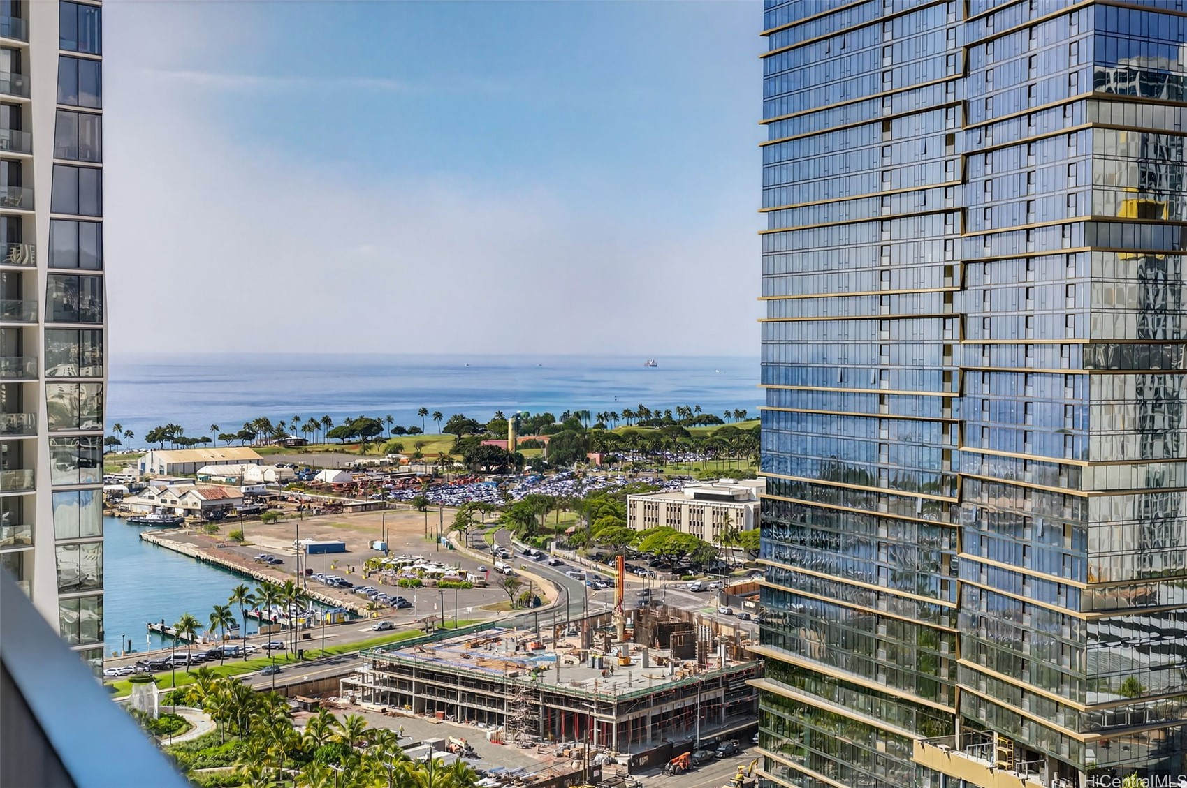 987 Queen Street 2303