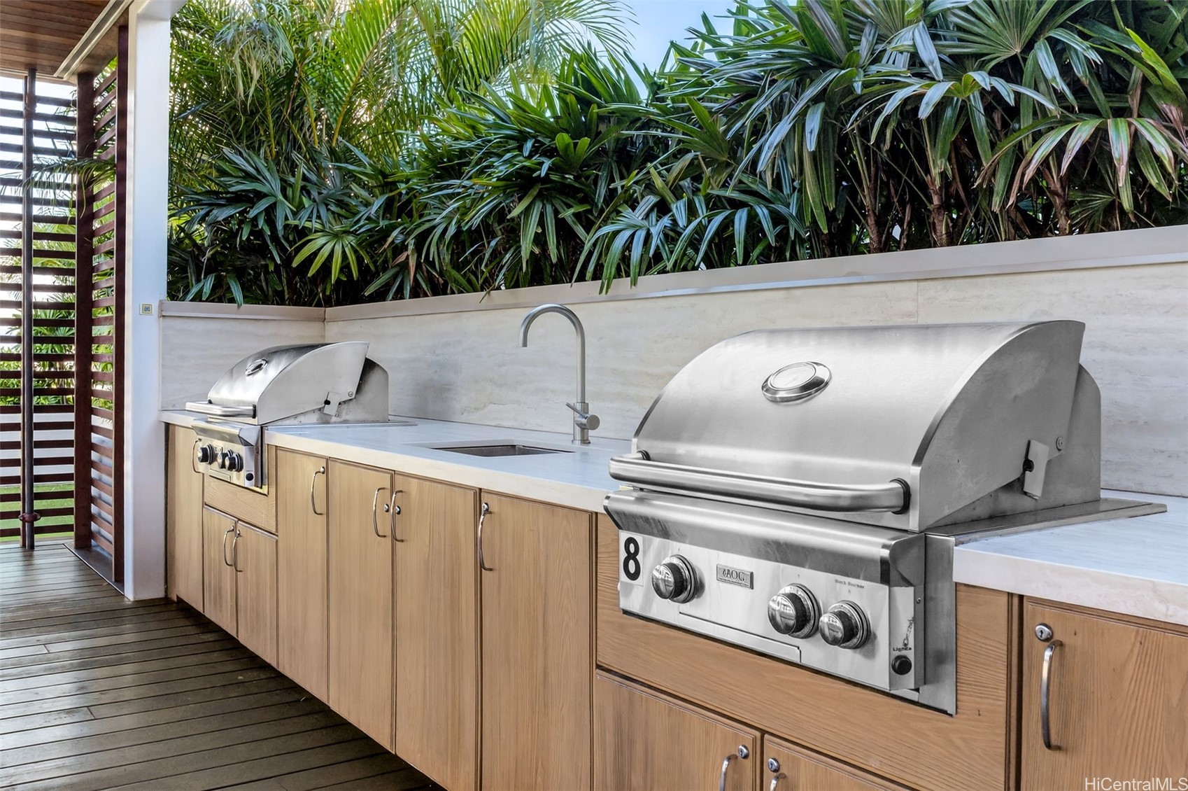 987 Queen Street 2303