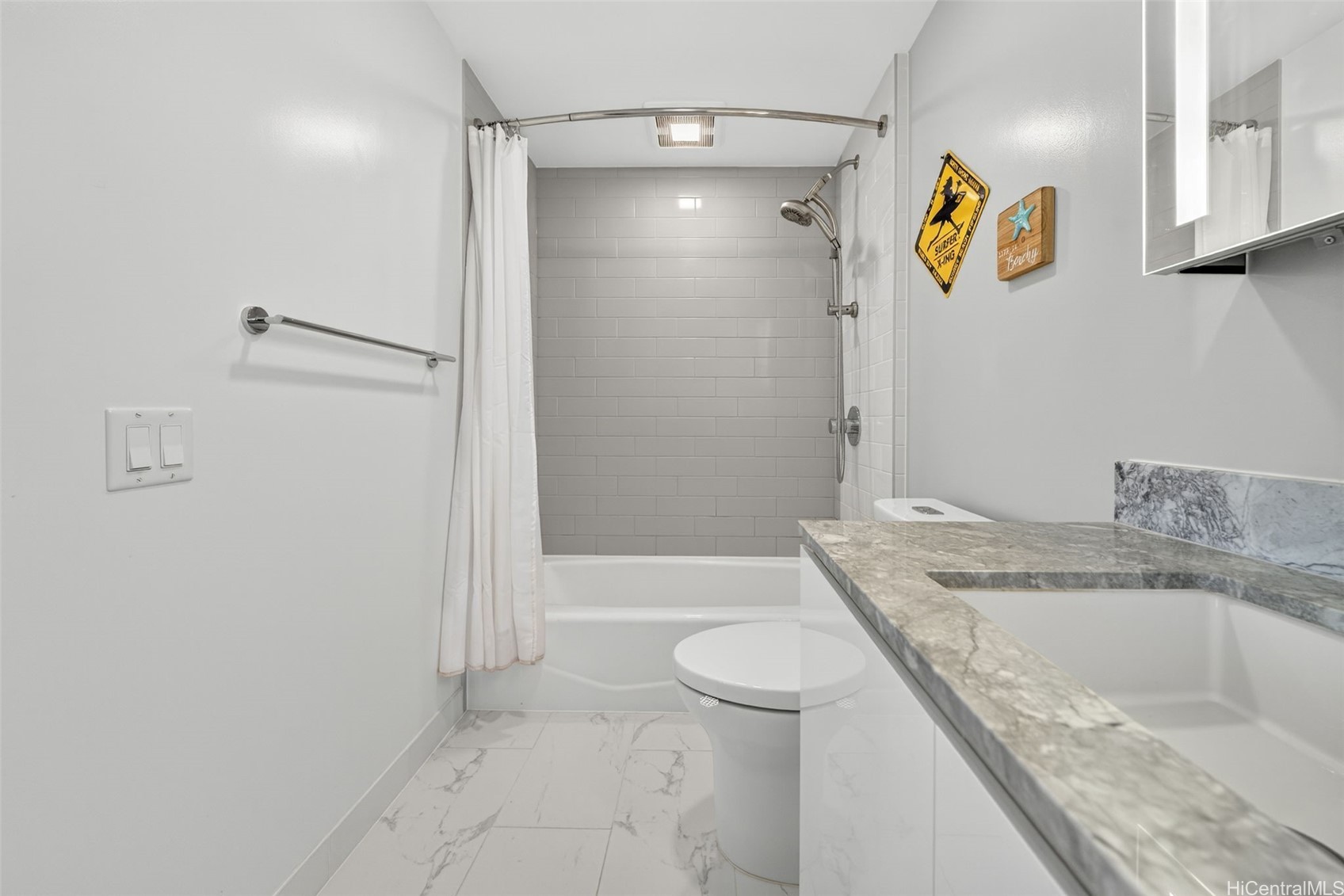 987 Queen Street 2303