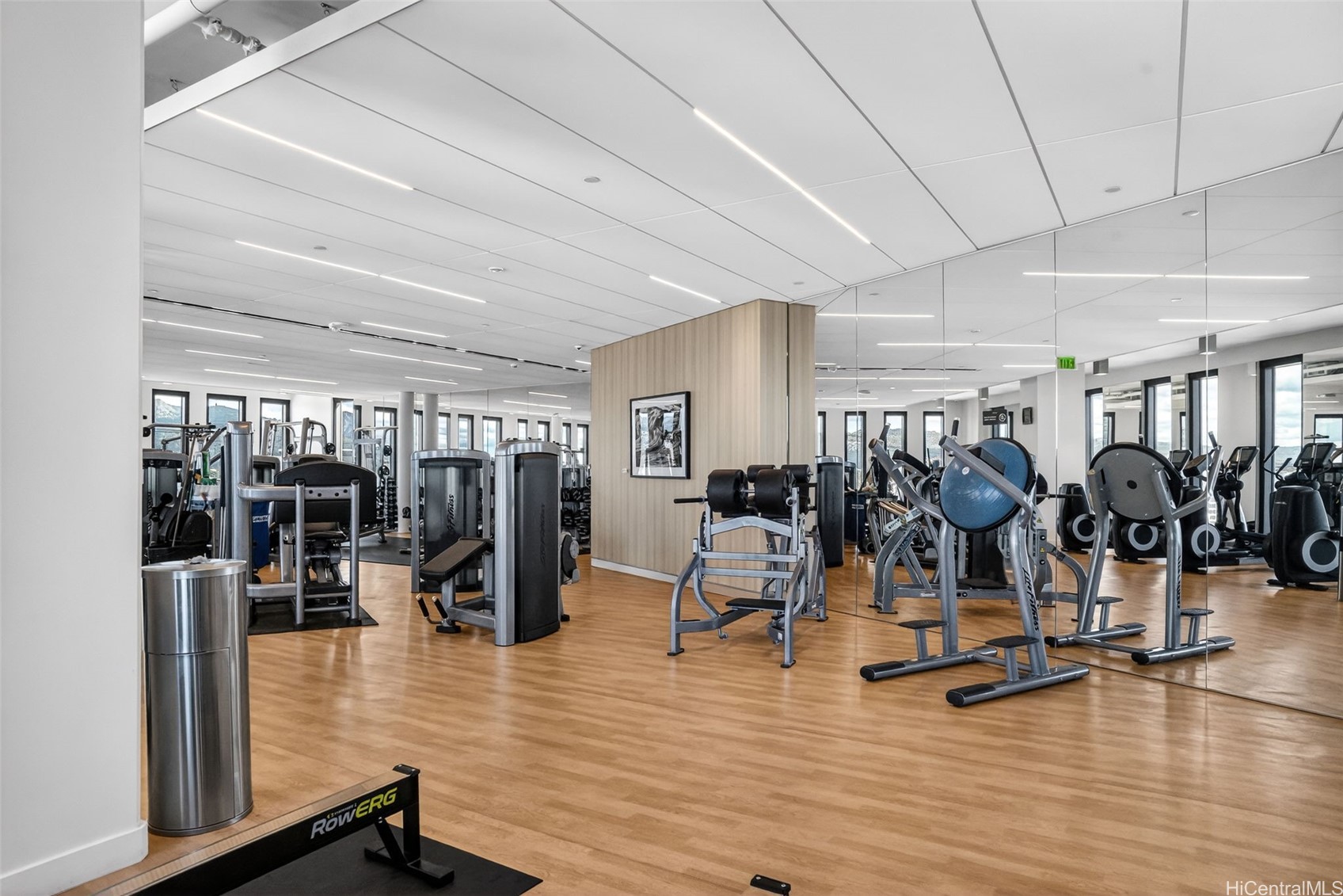 987 Queen Street 2303