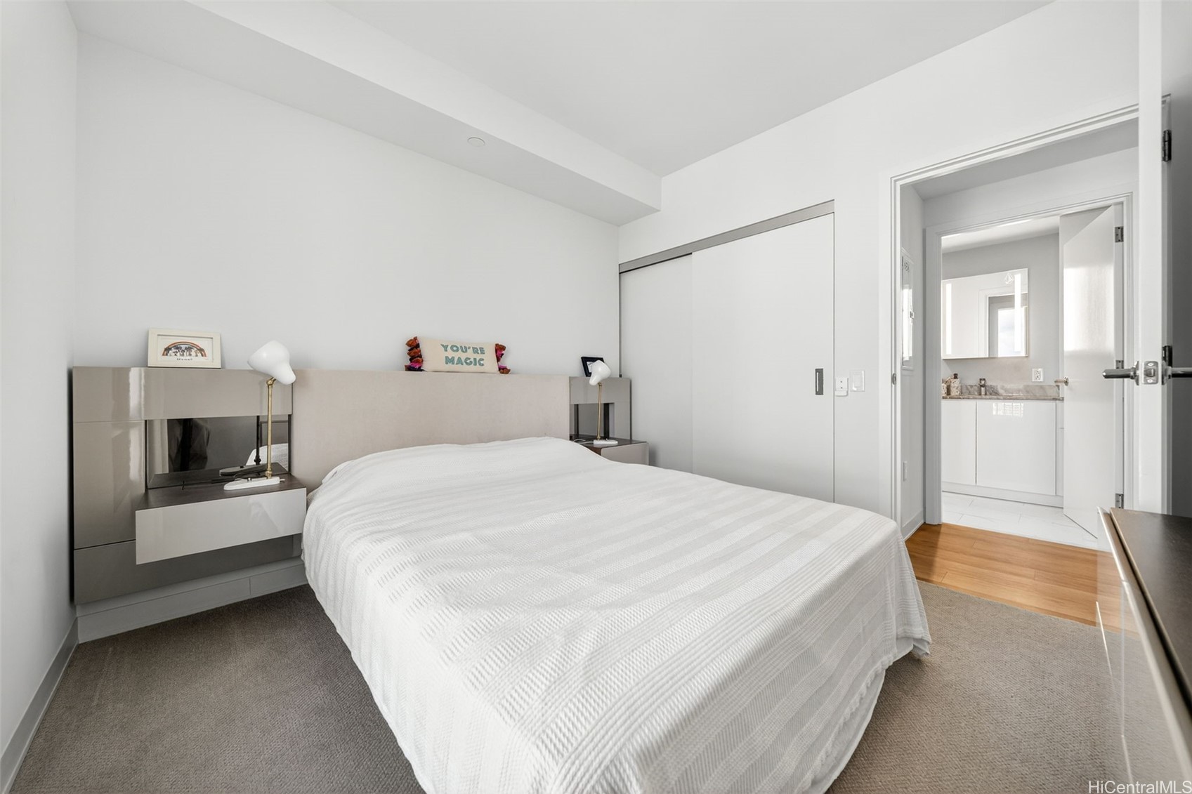 987 Queen Street 2303