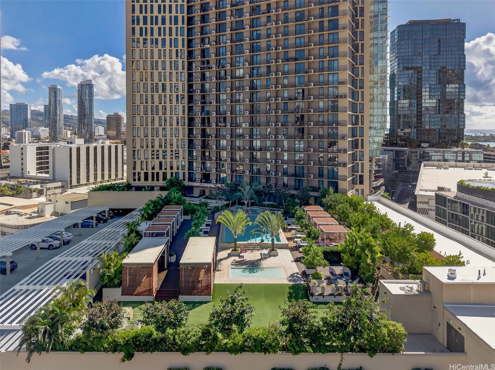 987 Queen Street 2303