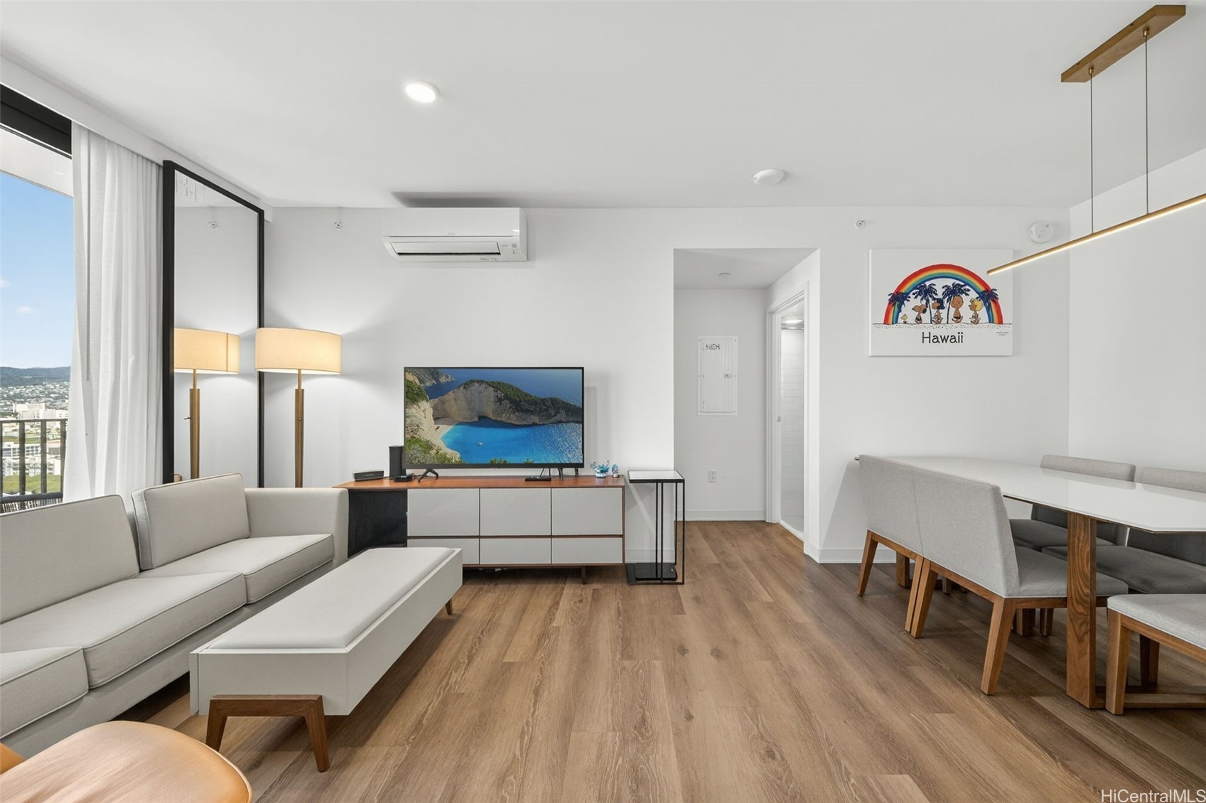 987 Queen Street 2303