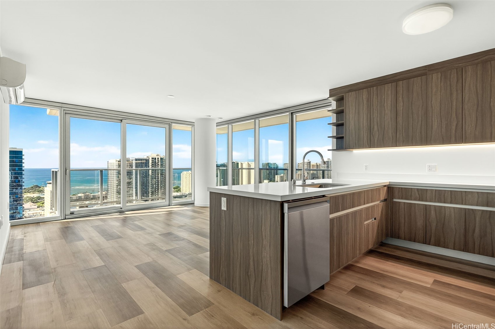 1500 Rycroft Street 4018R