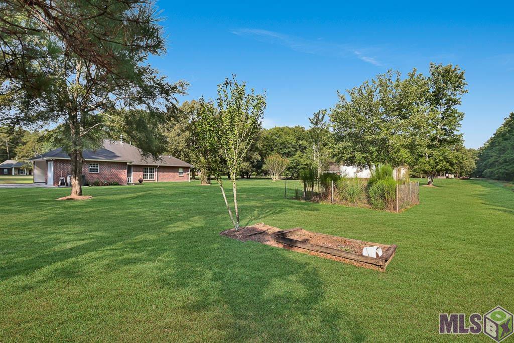 17033 Lavell Rd