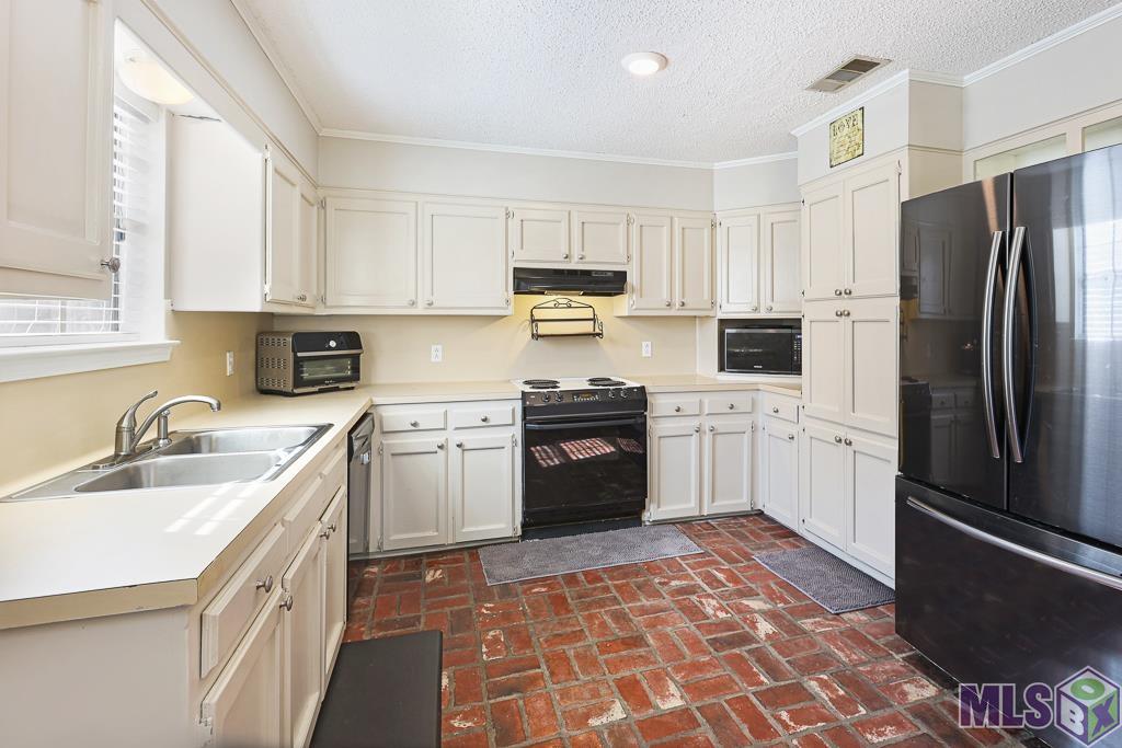4026 Country Hill Dr