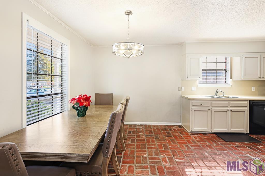 4026 Country Hill Dr