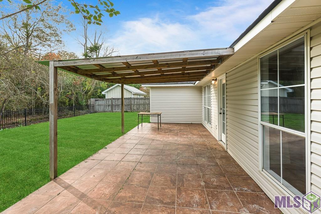 10016 Petersburg Dr