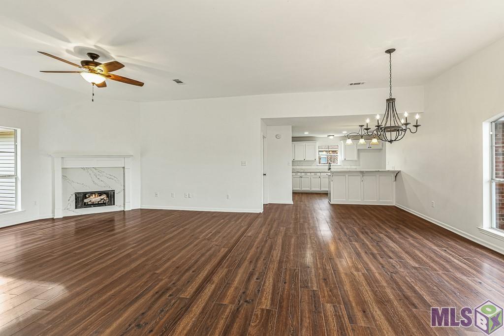 10016 Petersburg Dr