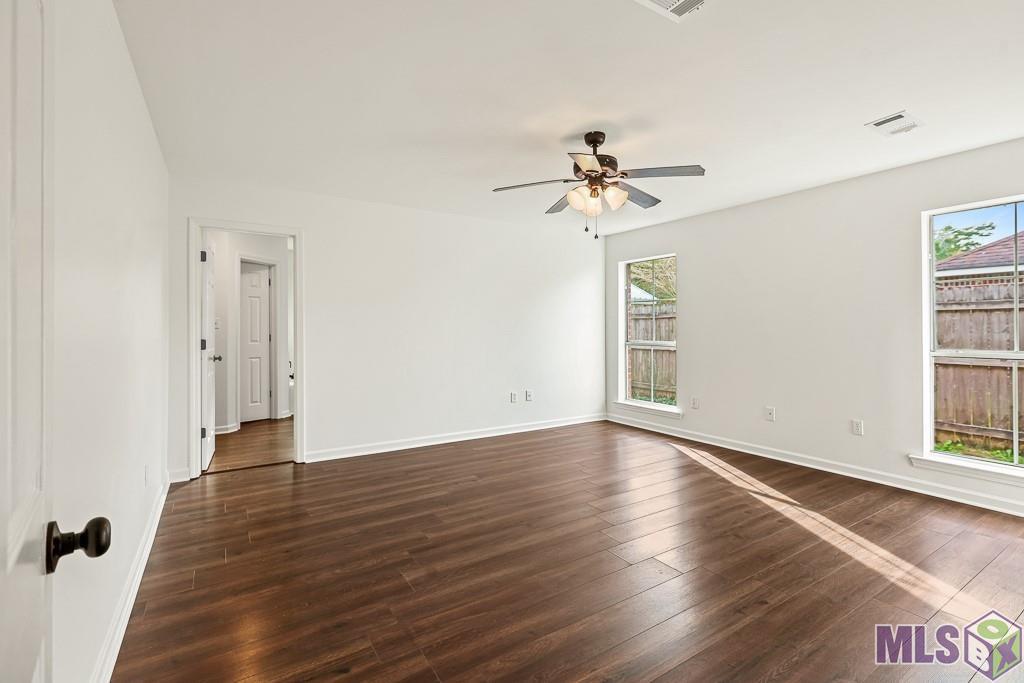 10016 Petersburg Dr