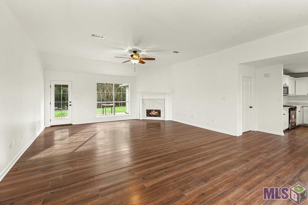 10016 Petersburg Dr