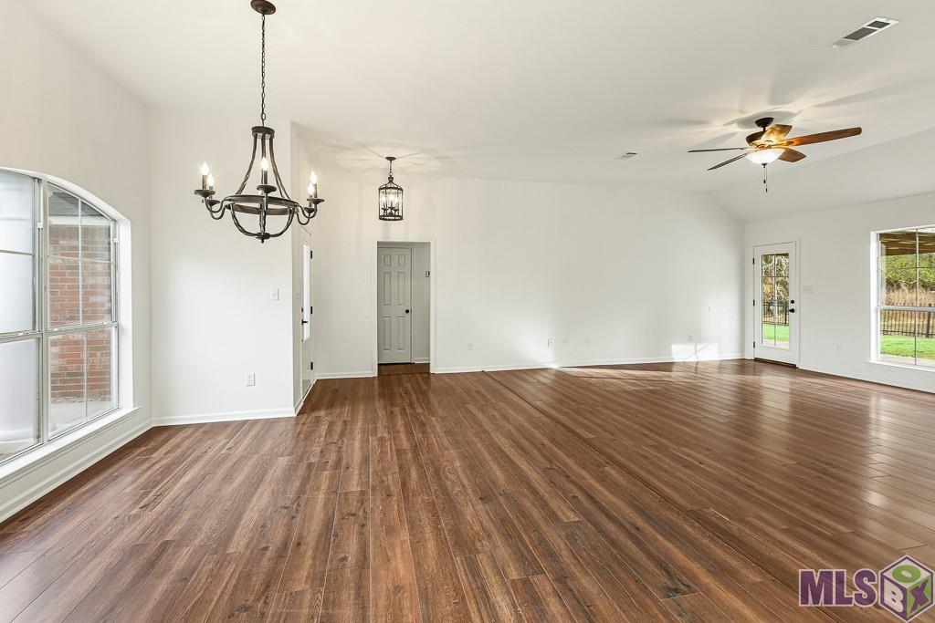 10016 Petersburg Dr