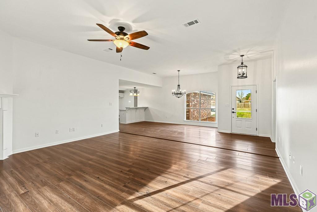 10016 Petersburg Dr