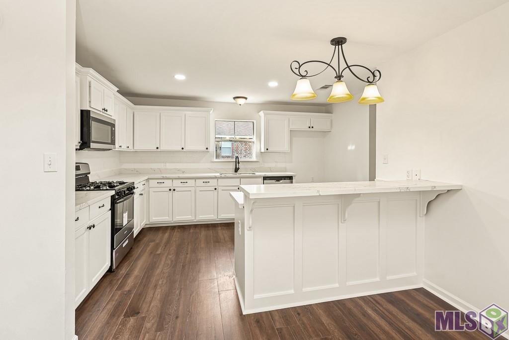 10016 Petersburg Dr