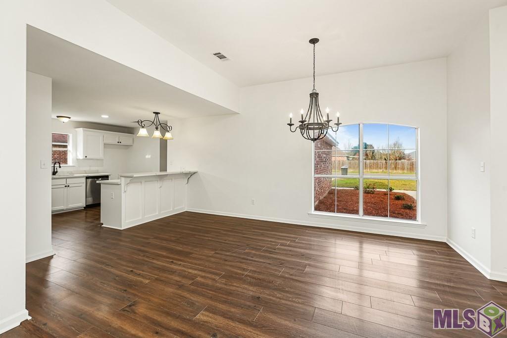 10016 Petersburg Dr