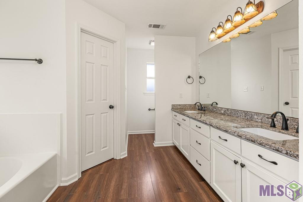 10016 Petersburg Dr