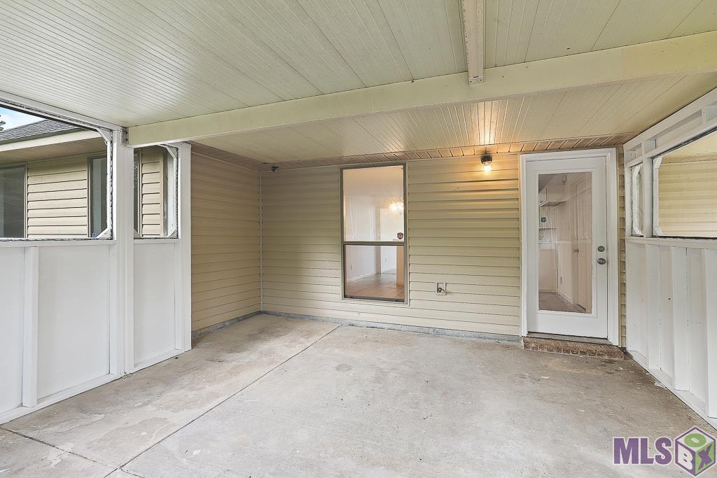 23866 Sunnybrook Ln