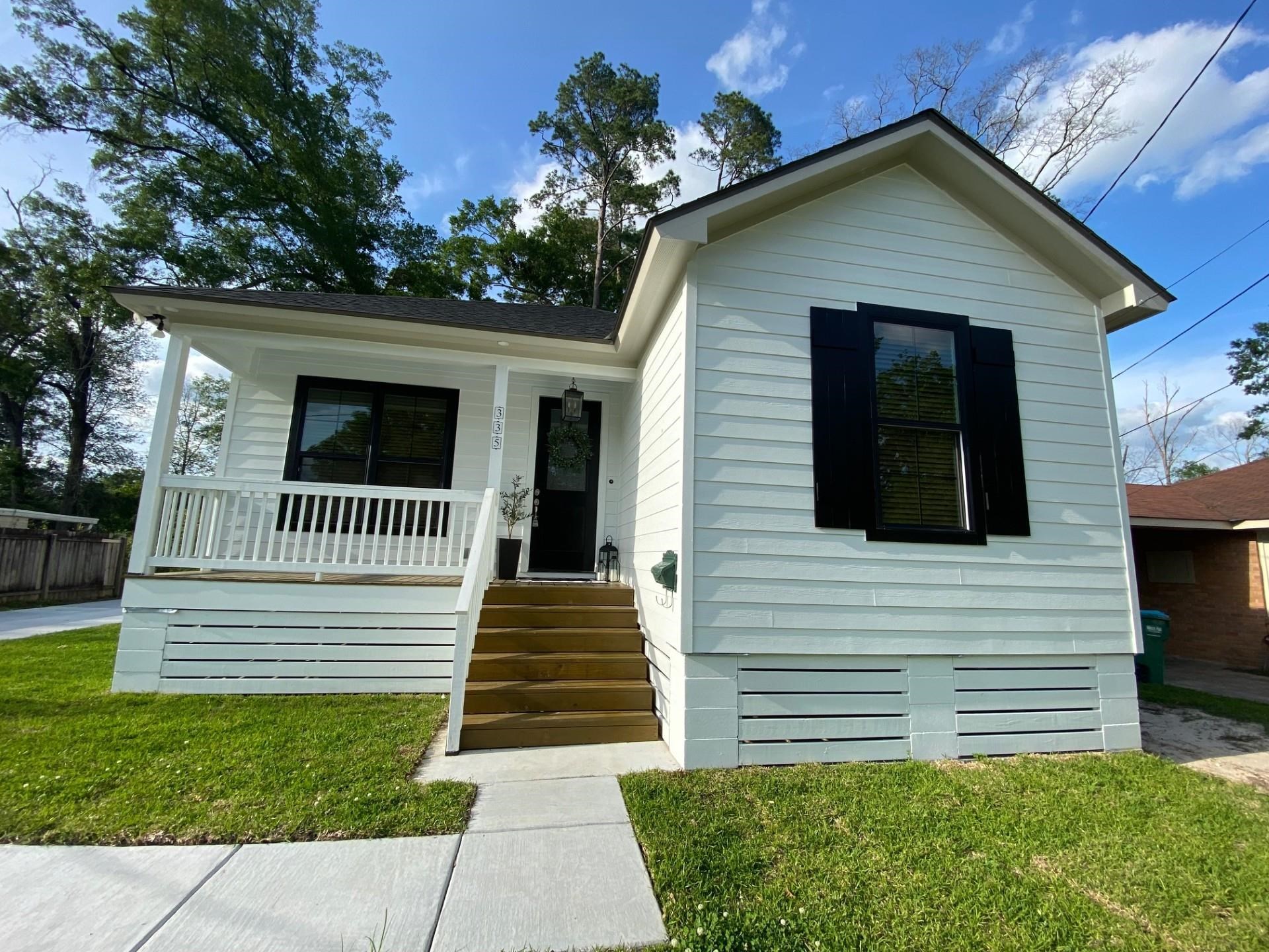 335 Oak St