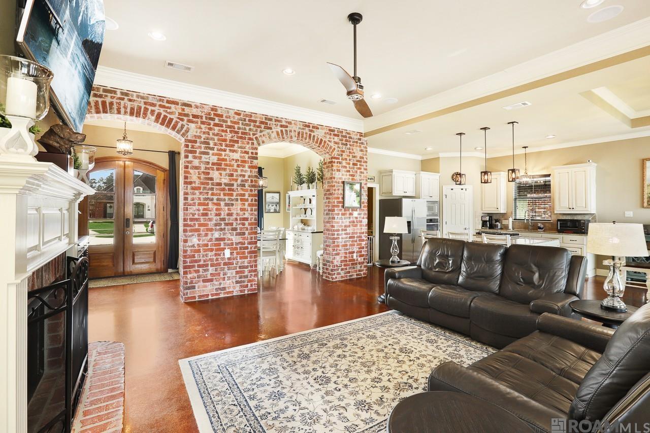 13275 Brookcrest Dr