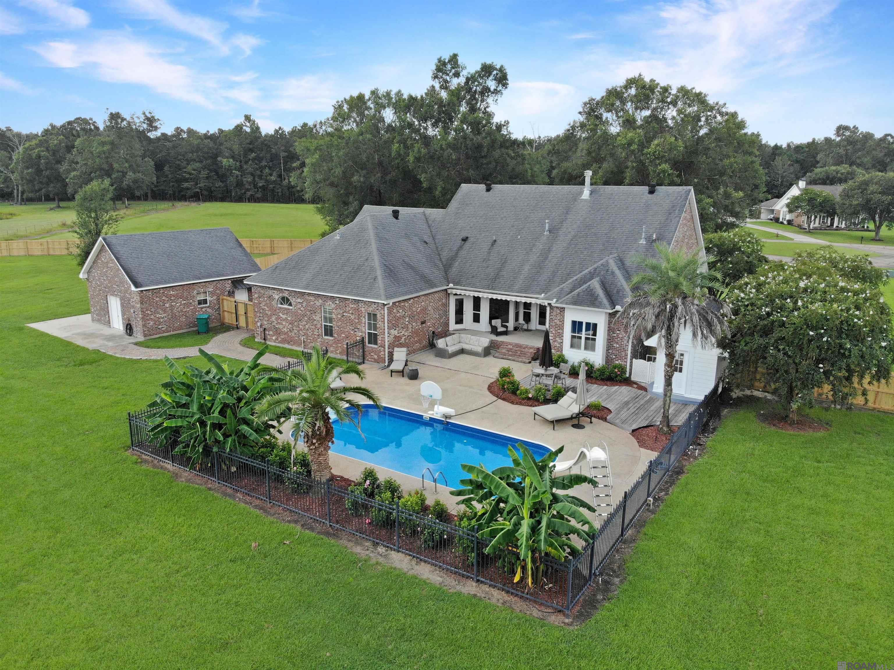 8180 Beechwood