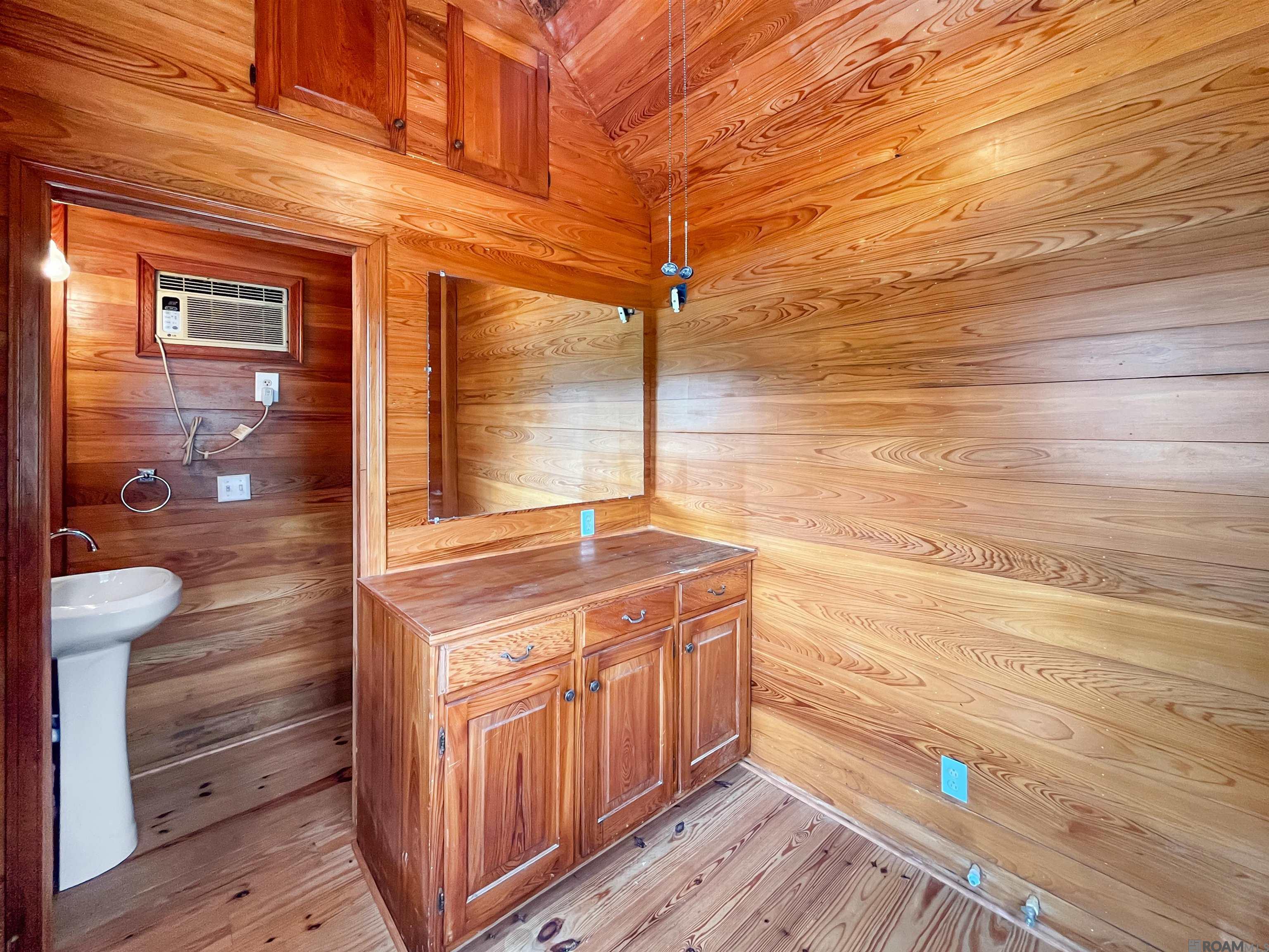8180 Beechwood