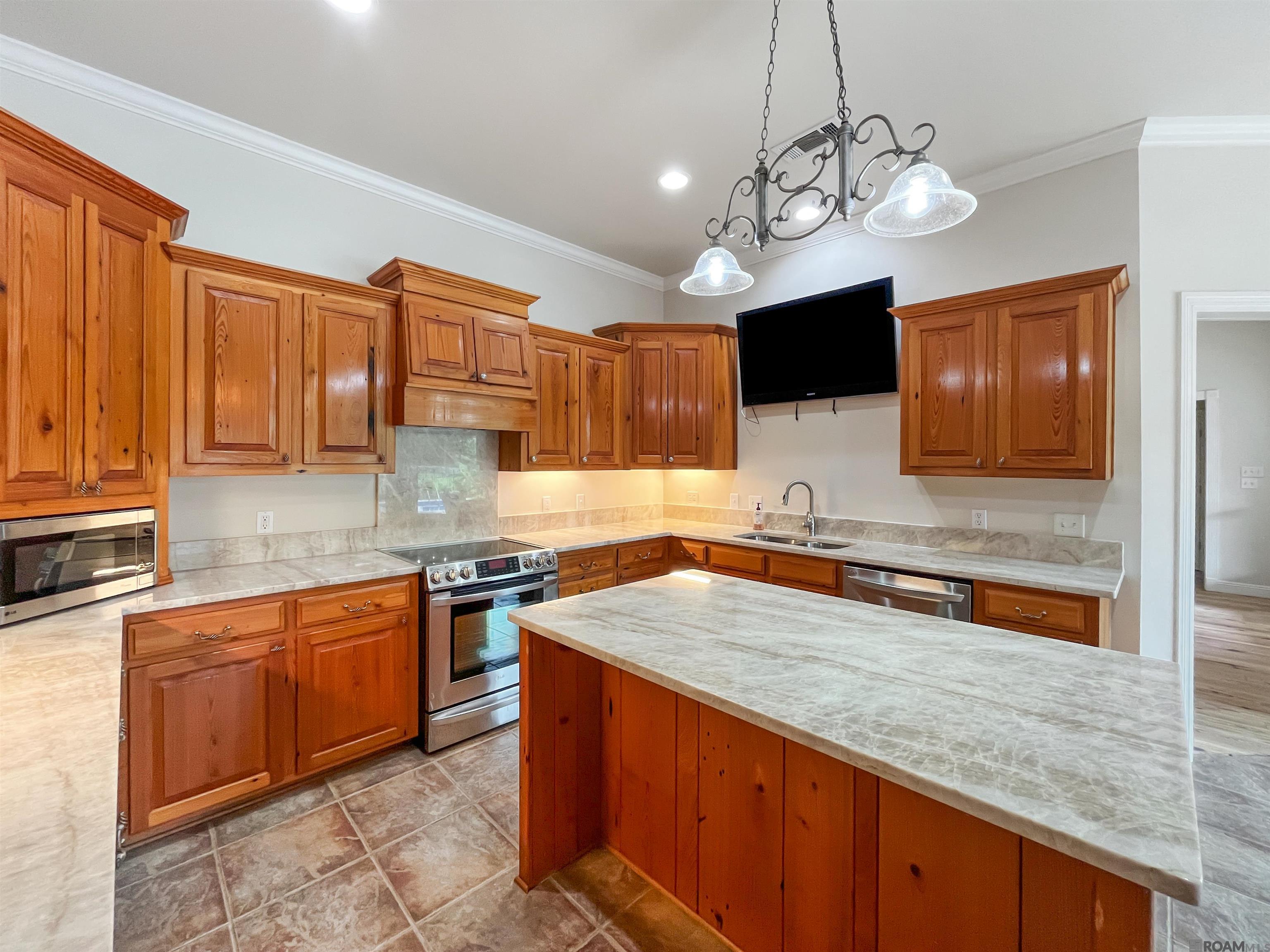 8180 Beechwood