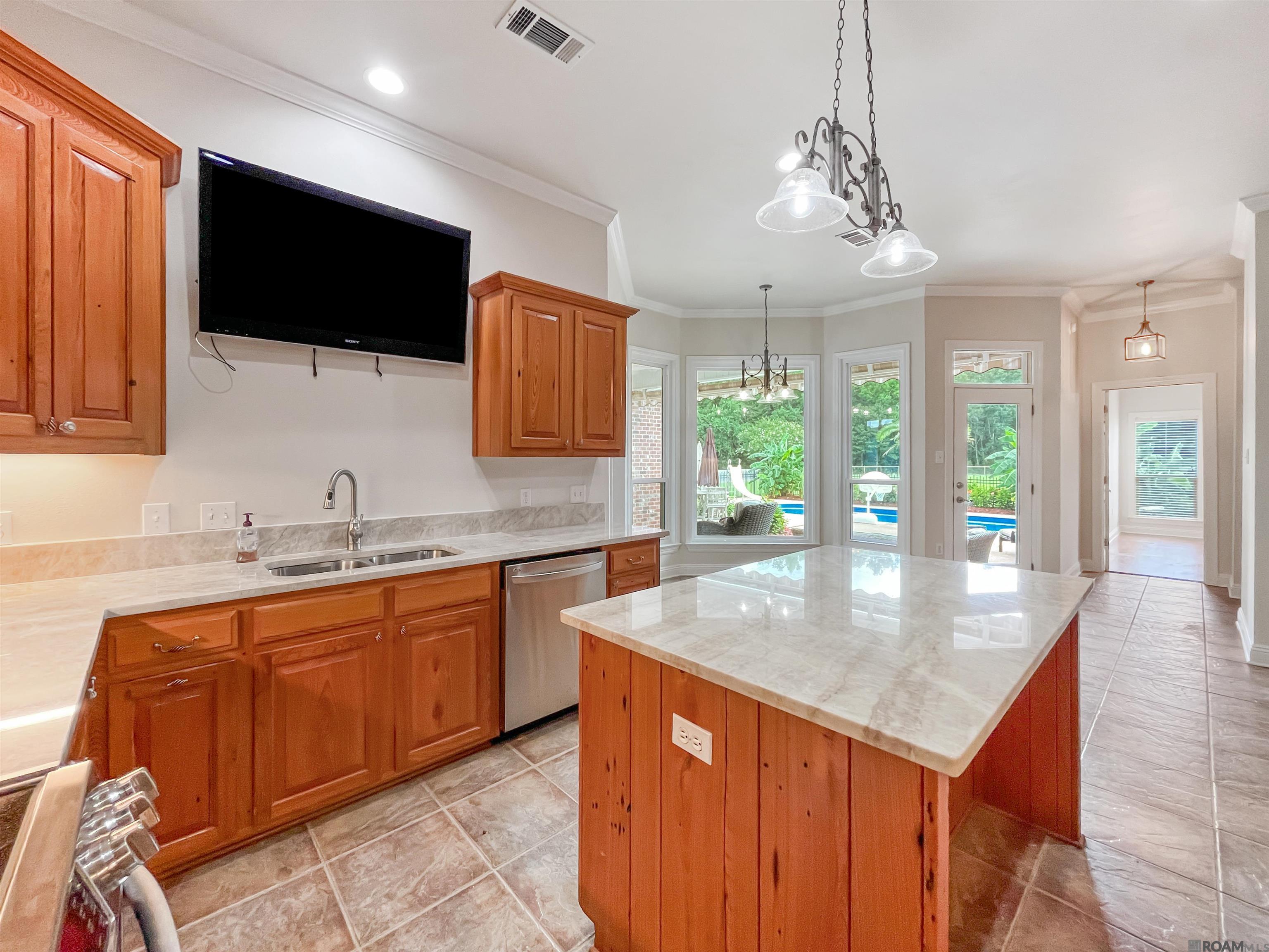 8180 Beechwood
