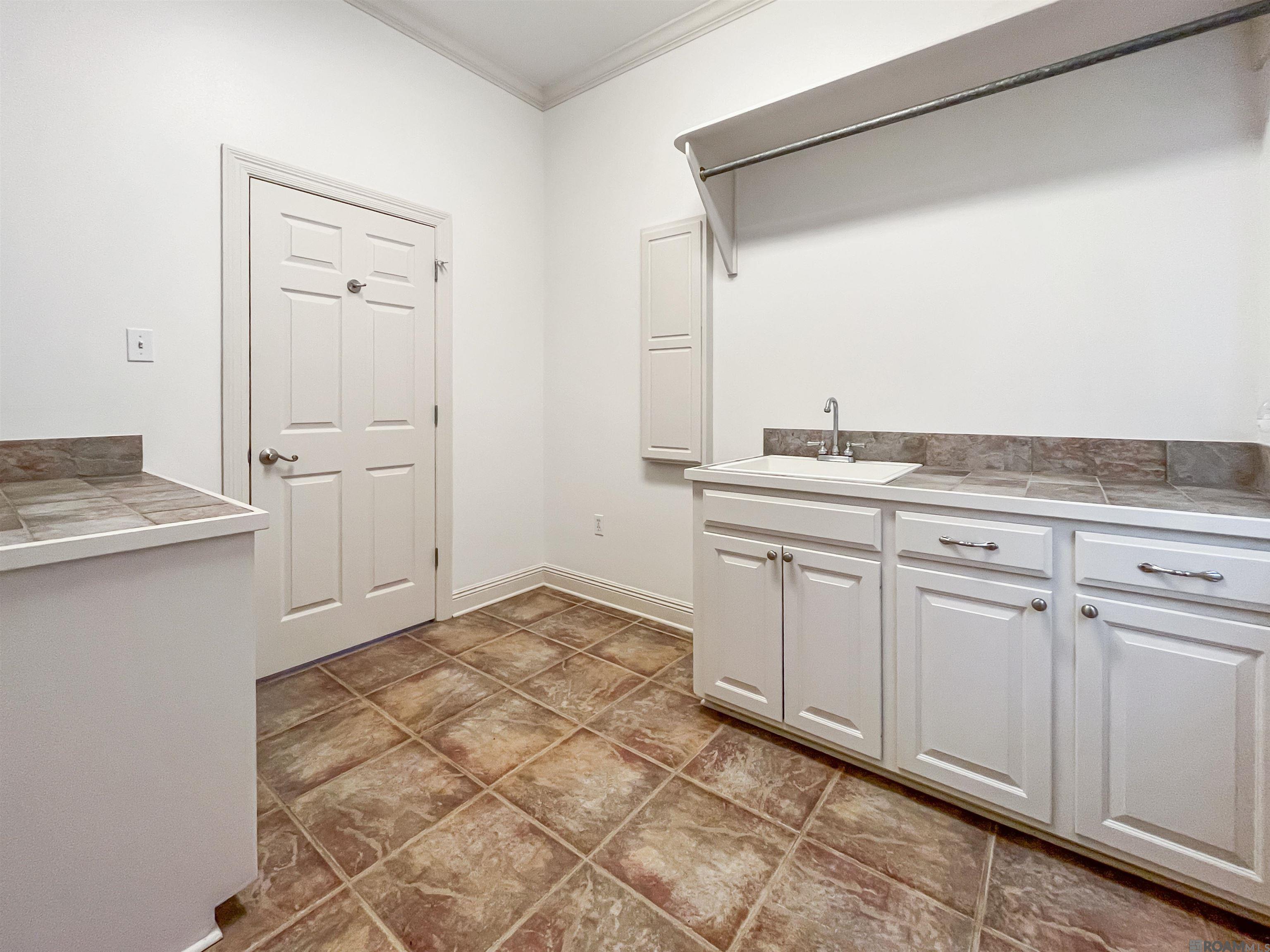 8180 Beechwood