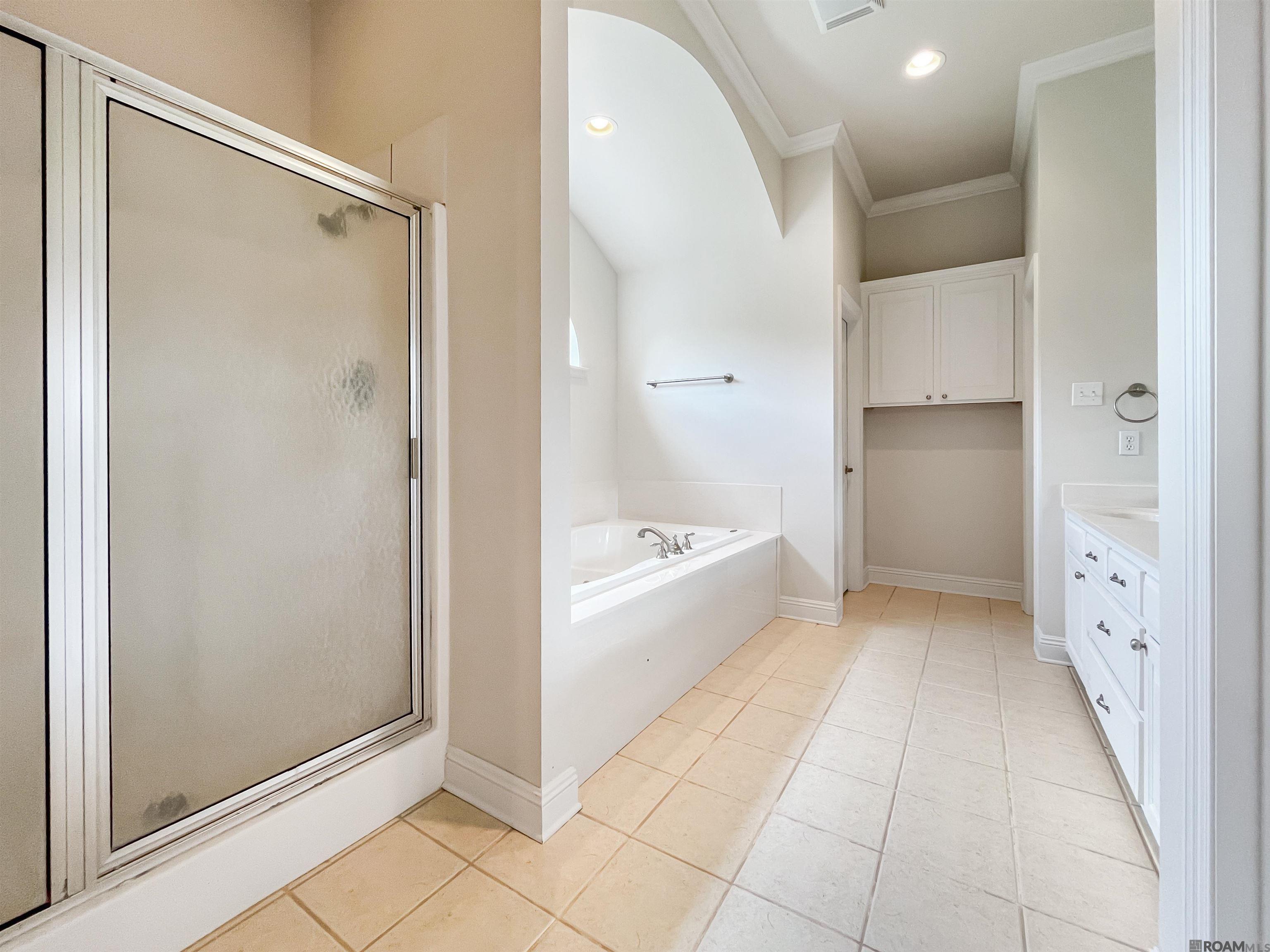 8180 Beechwood
