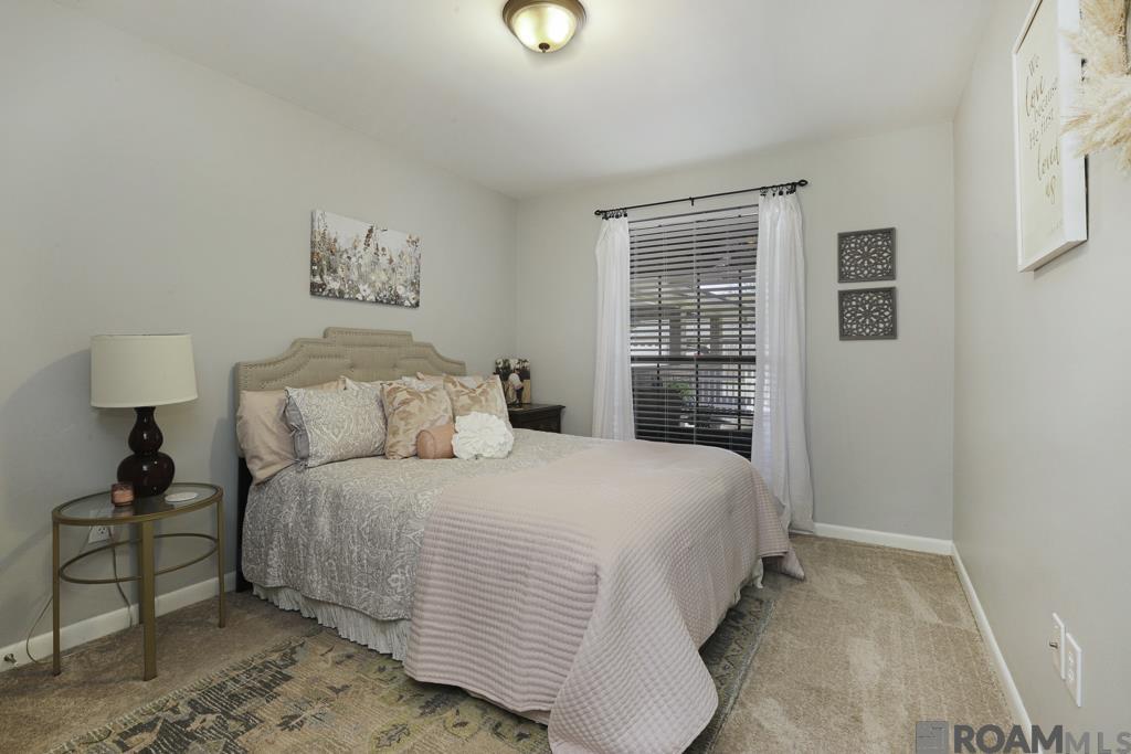 11907 Lake Sherwood Ave