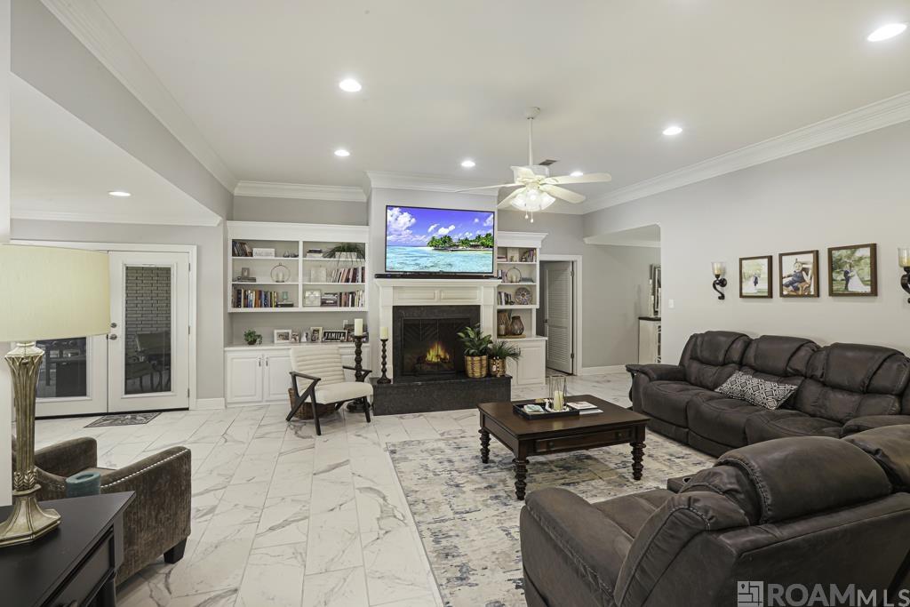 11907 Lake Sherwood Ave