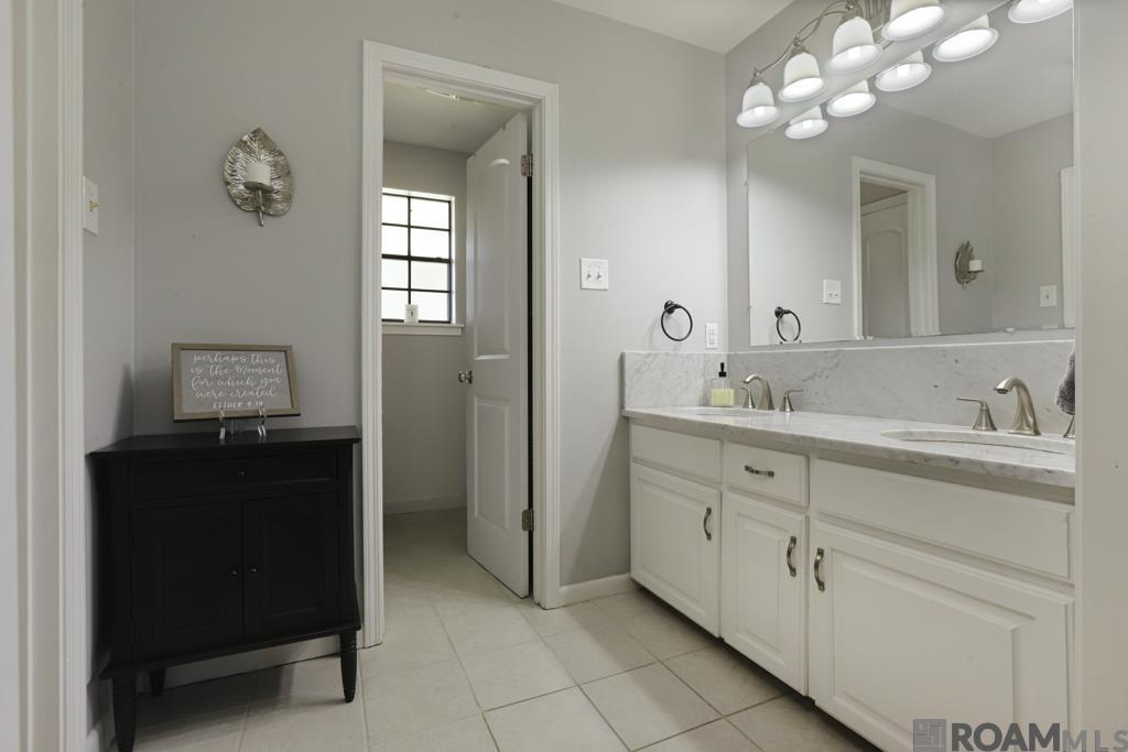 11907 Lake Sherwood Ave