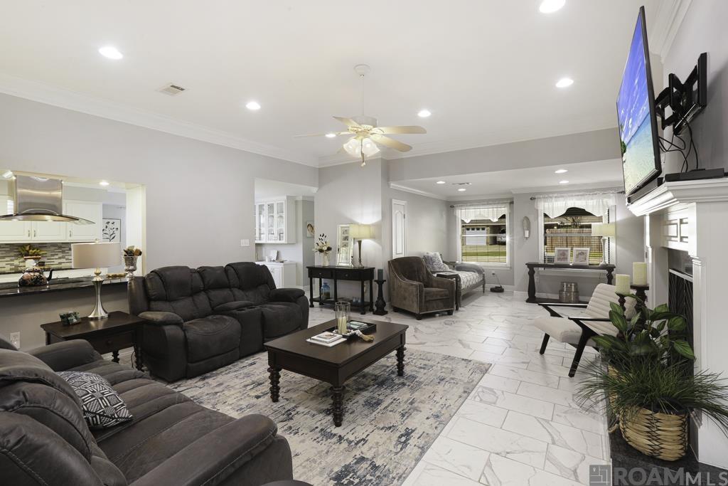 11907 Lake Sherwood Ave