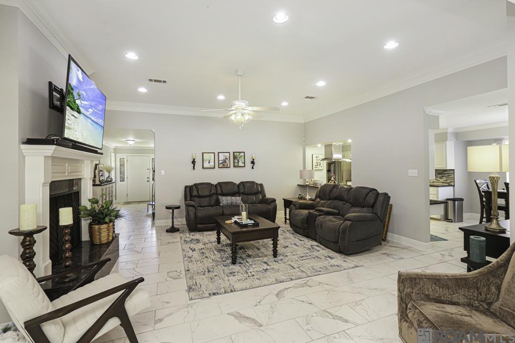 11907 Lake Sherwood Ave