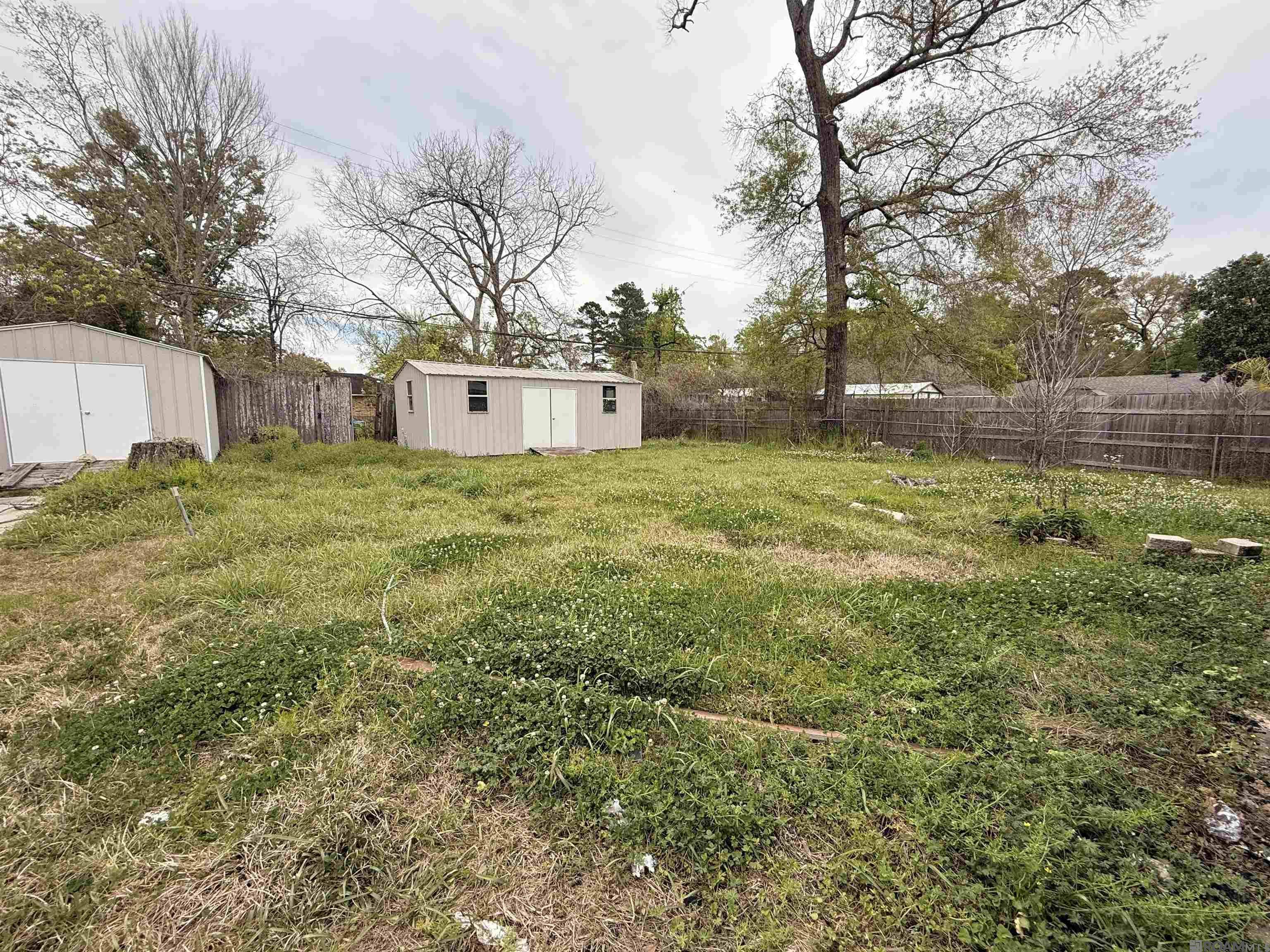 14437 Locust Dr
