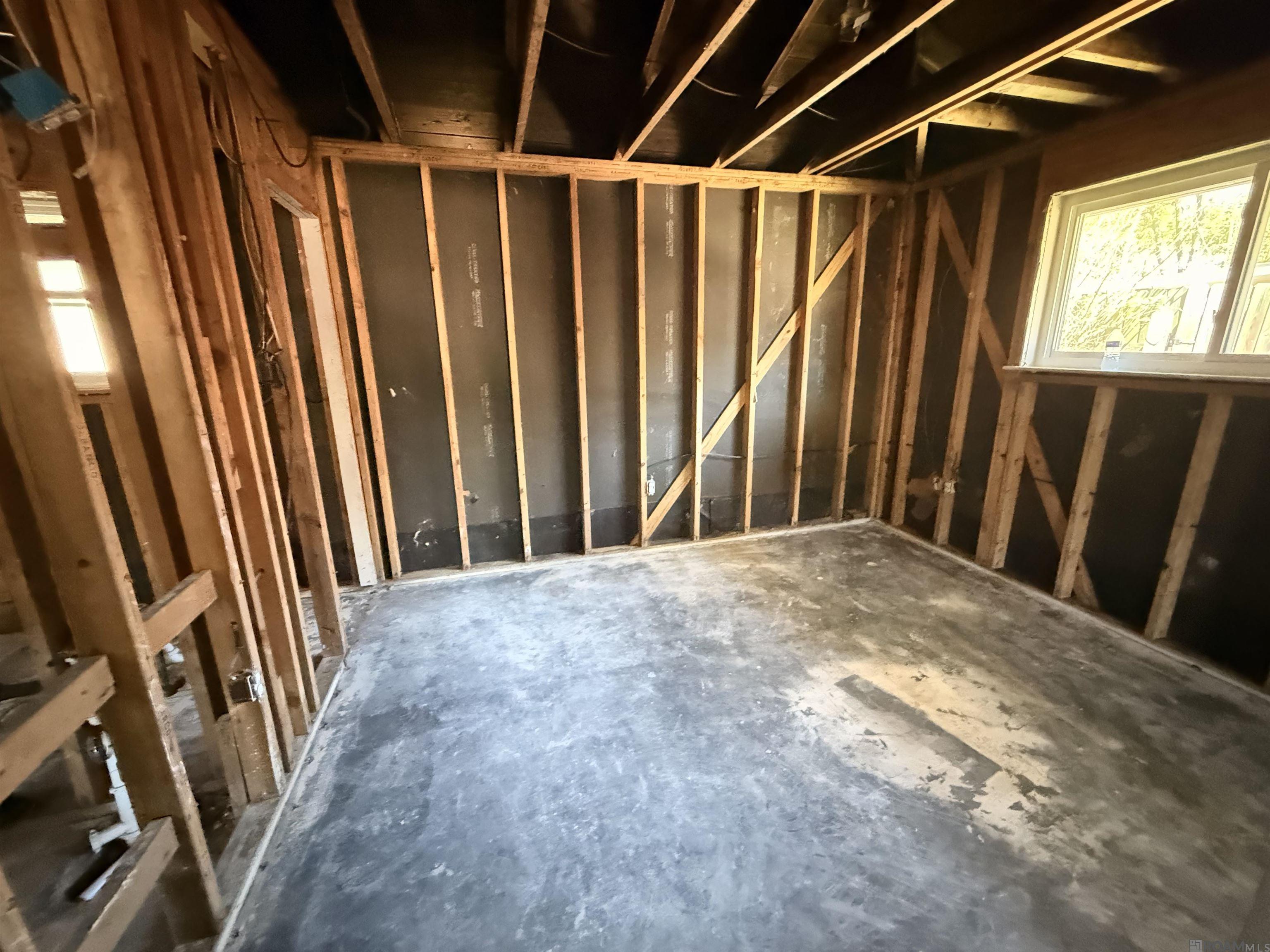 14437 Locust Dr