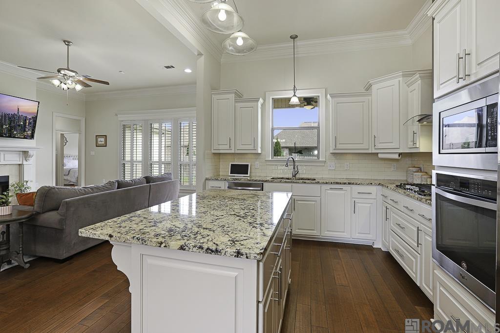 7323 Bessie Dr