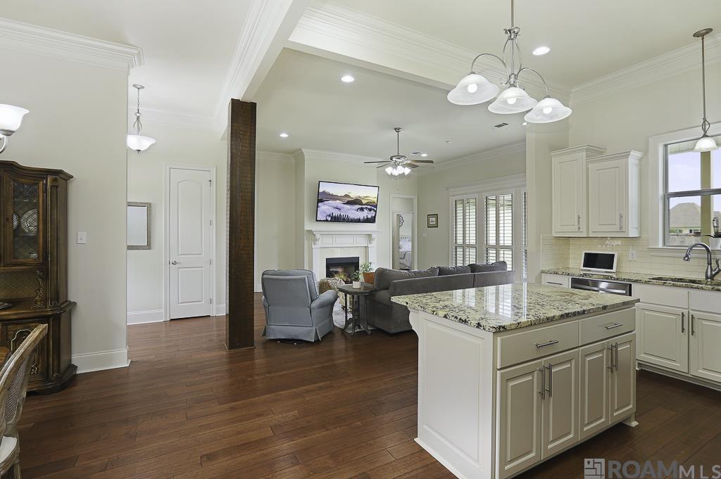 7323 Bessie Dr